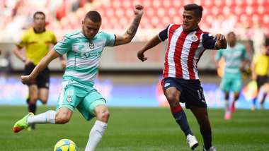 Jonathan Rodriguez Santos Laguna Jesus Sanchez Chivas
