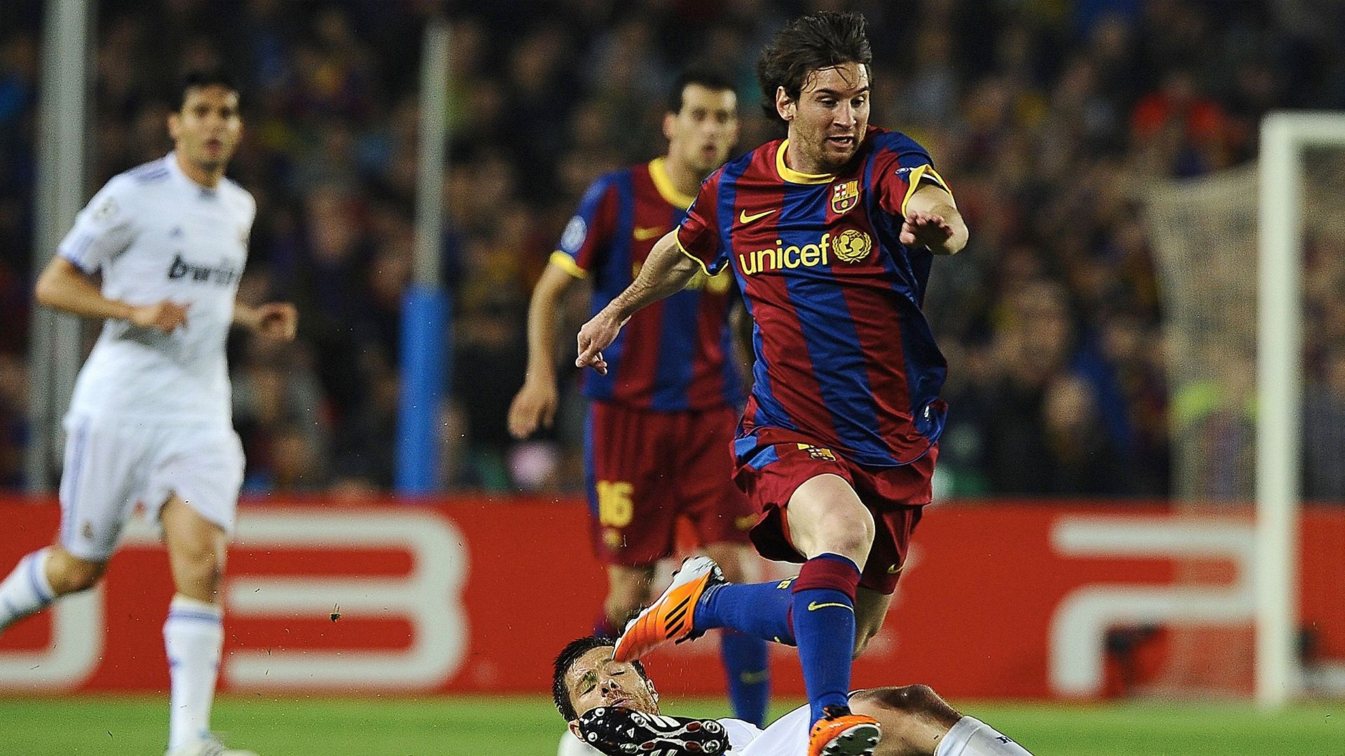 Messi rides a Xabi Alonso challenge