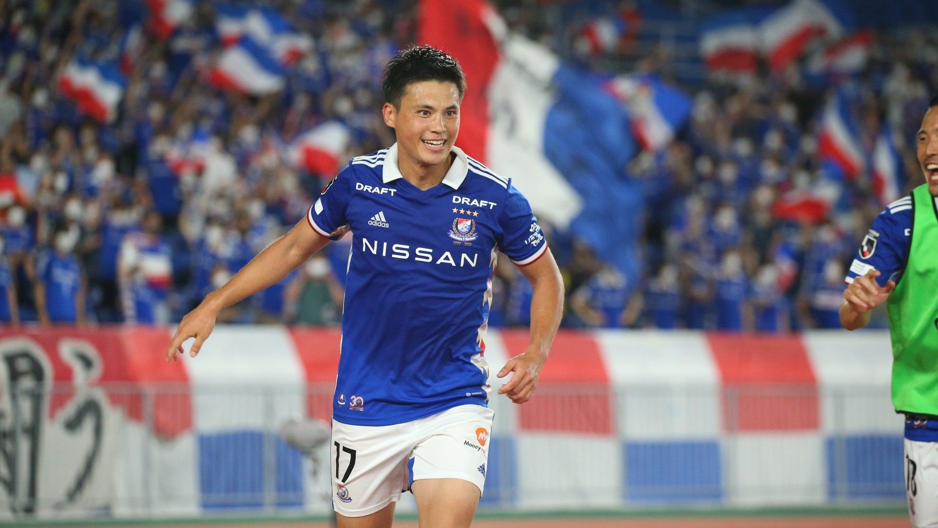 【正規品】サッカー日本代表2022 E-1選手権ユニフォーム 宮市亮 #17 GettyImages-1407113366.jpg