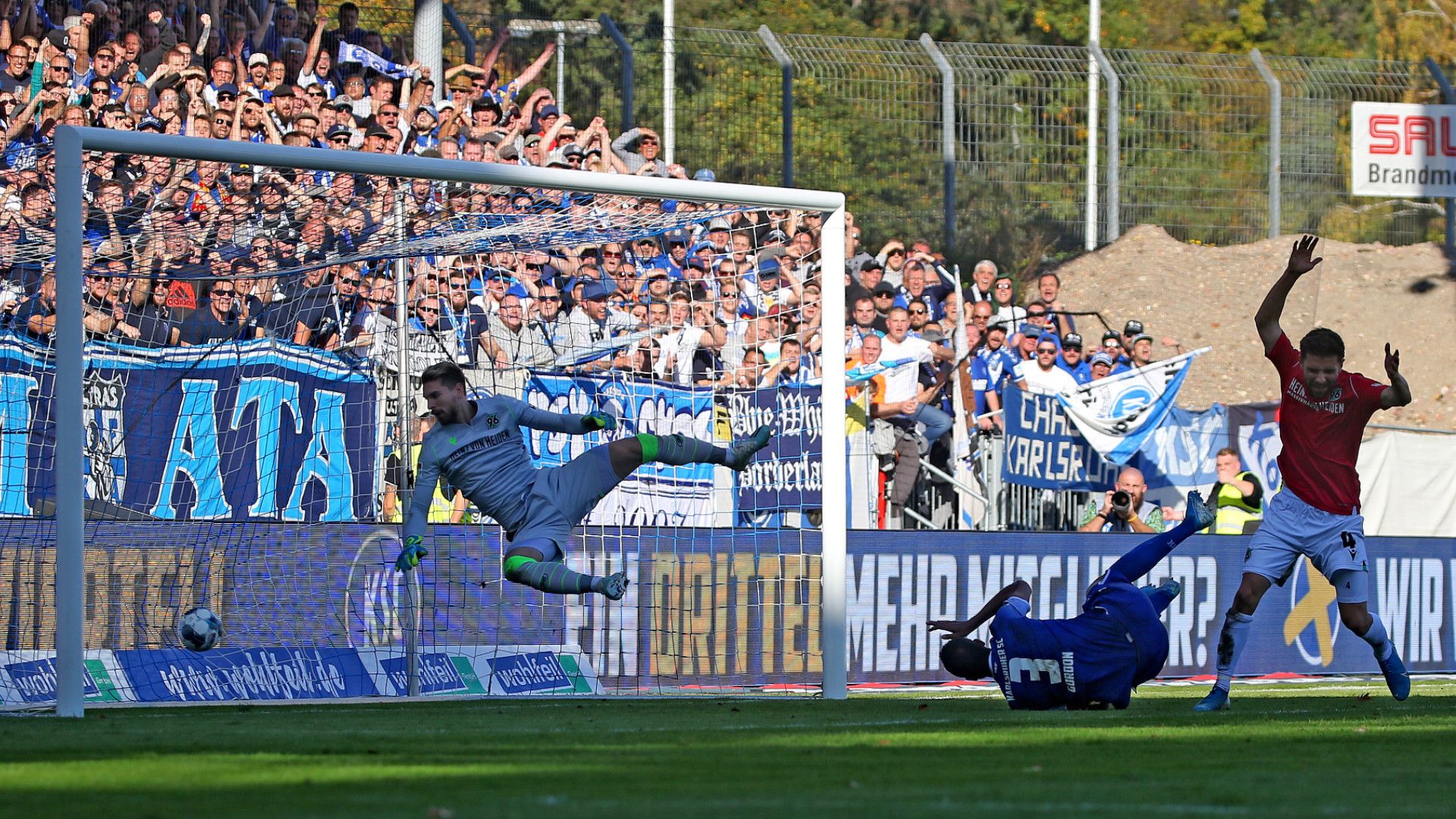 Ron-Robert Zieler Hannover 96 Bundesliga 26102019