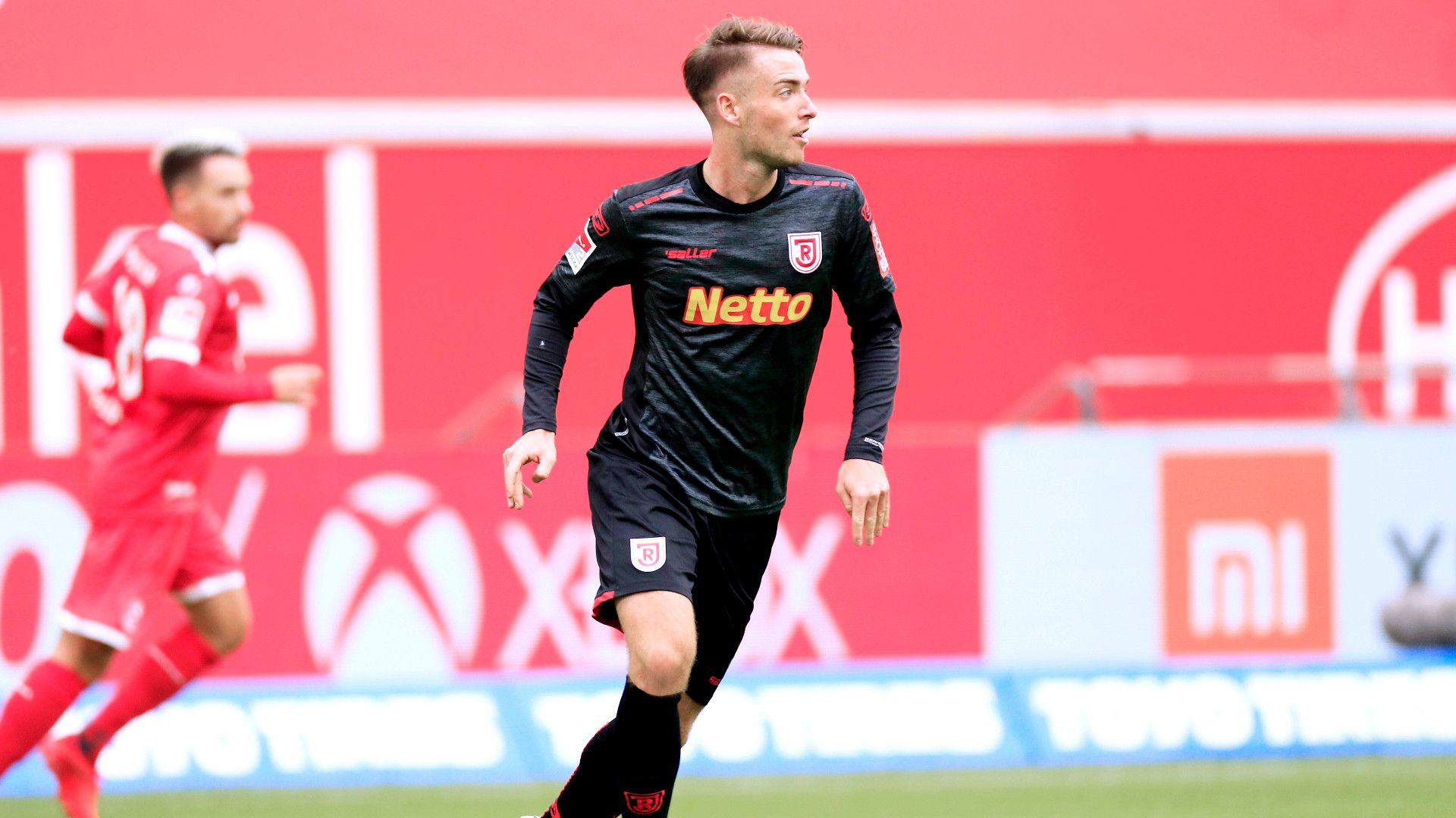 Max Besuschkow_Jahn Regensburg_2. Bundesliga_18102020_Laci Perenyi