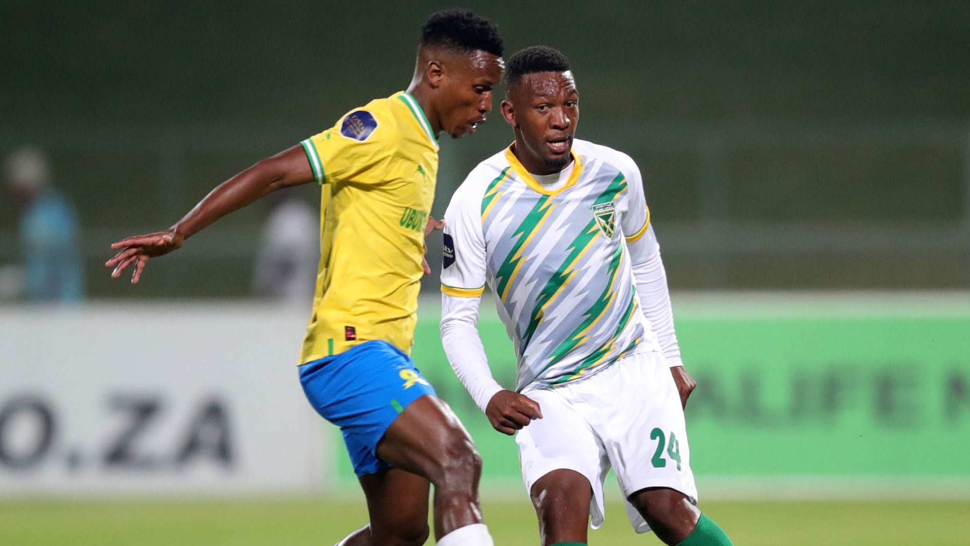 Nqobeko Dlamini Golden Arrows Themba Zwane of Mamelodi Sundowns