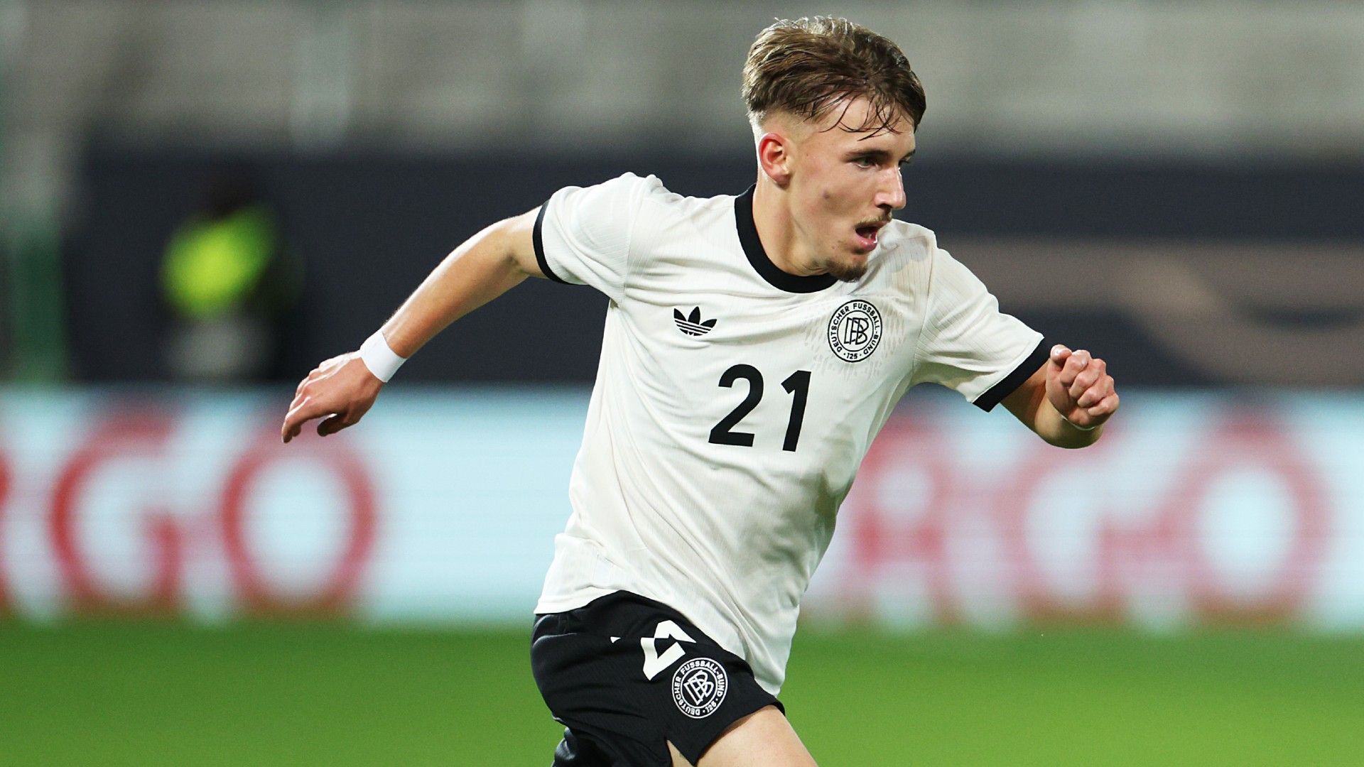 U21 Lennart Karl of Germany controls the ball 
