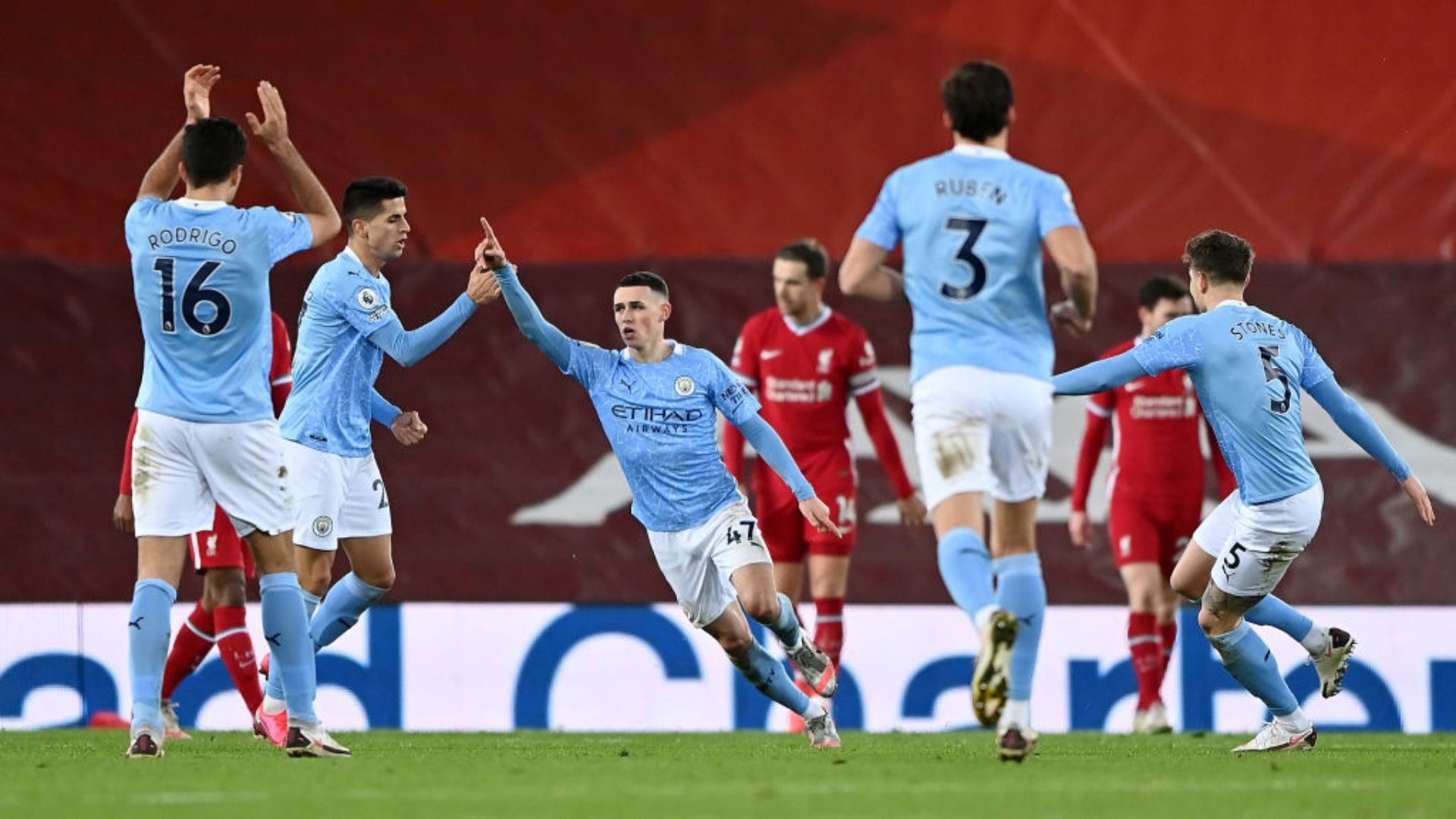 Festejo Phil Foden liverpool vs manchester city