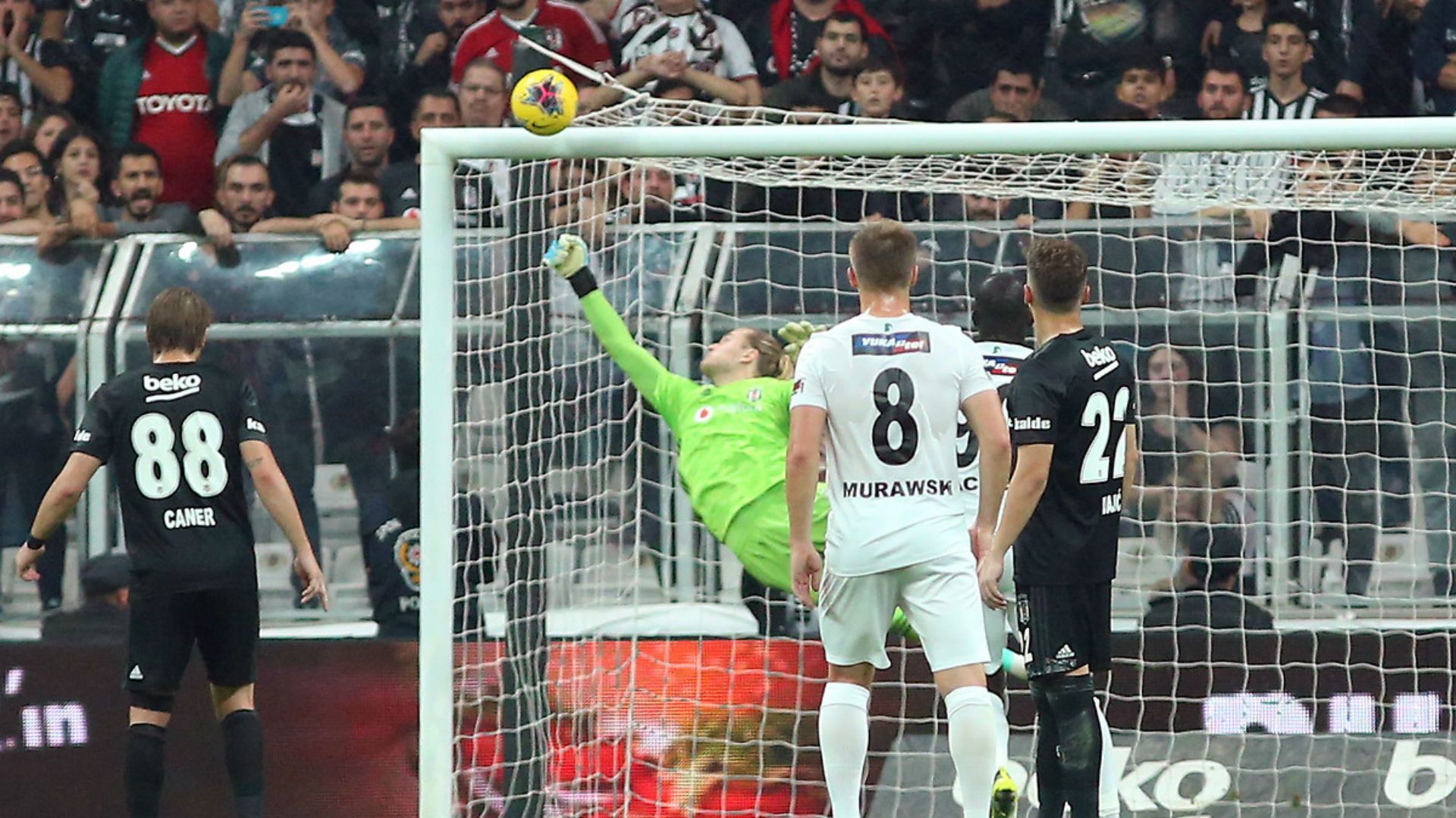 Loris Karius Besiktas v Denizlispor 11102019
