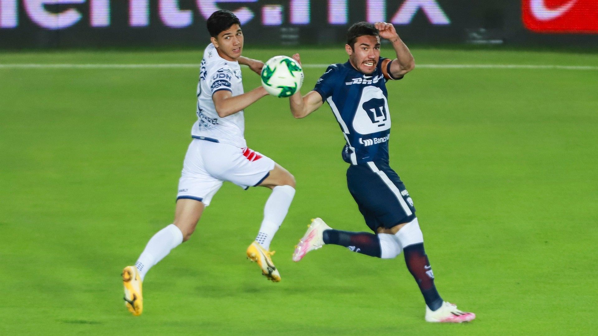 Juan Pablo Vigón Erick Sánchez Pachuca vs Pumas