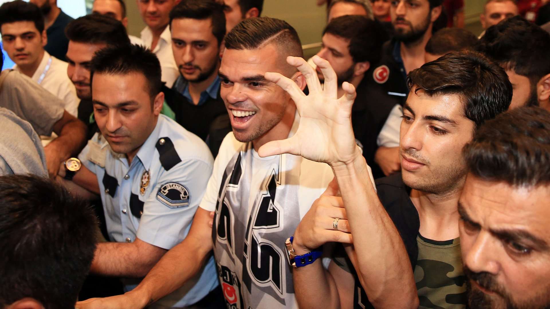 Pepe arrives Istanbul