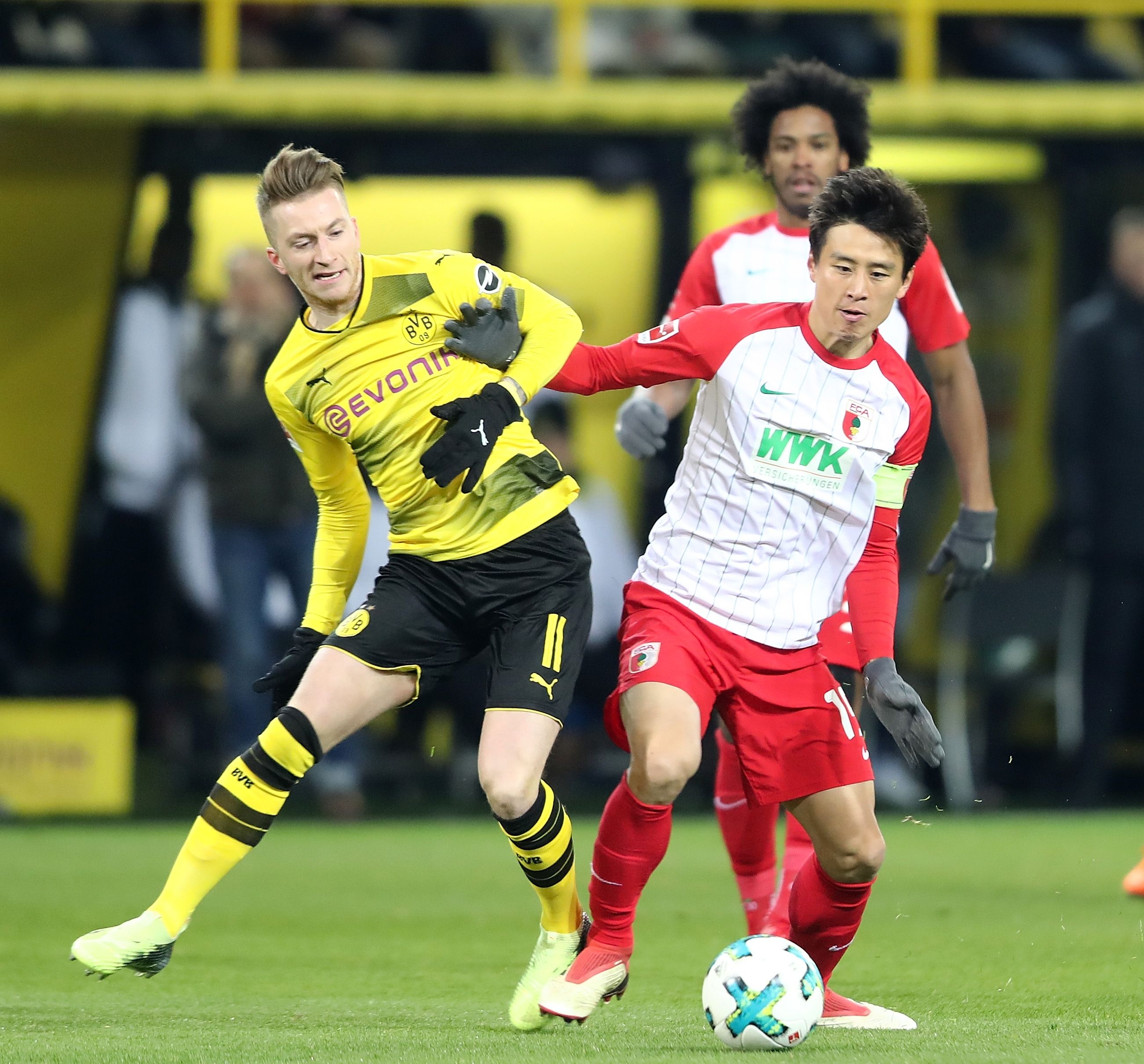 Marco Reus vs Ja-Cheol Koo