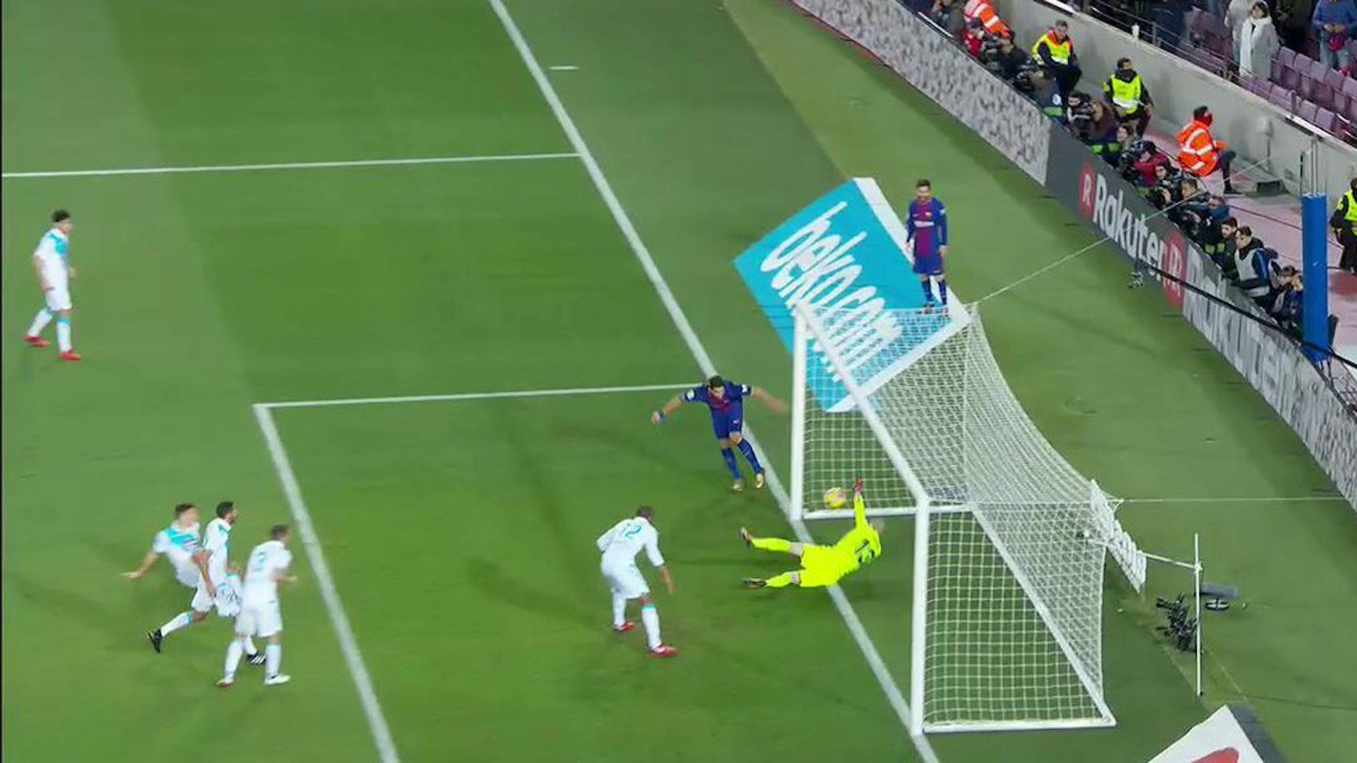 Luis Suarez gol fantasma Barcelona Deportivo