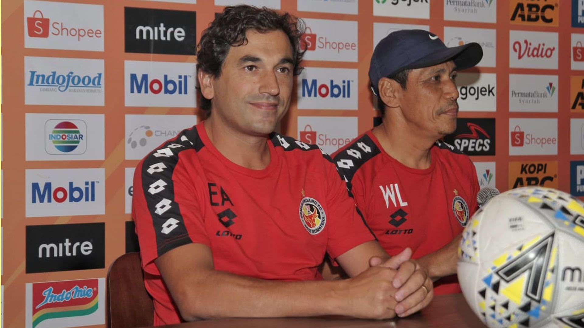 Eduardo Almeida - Pelatih semen padang