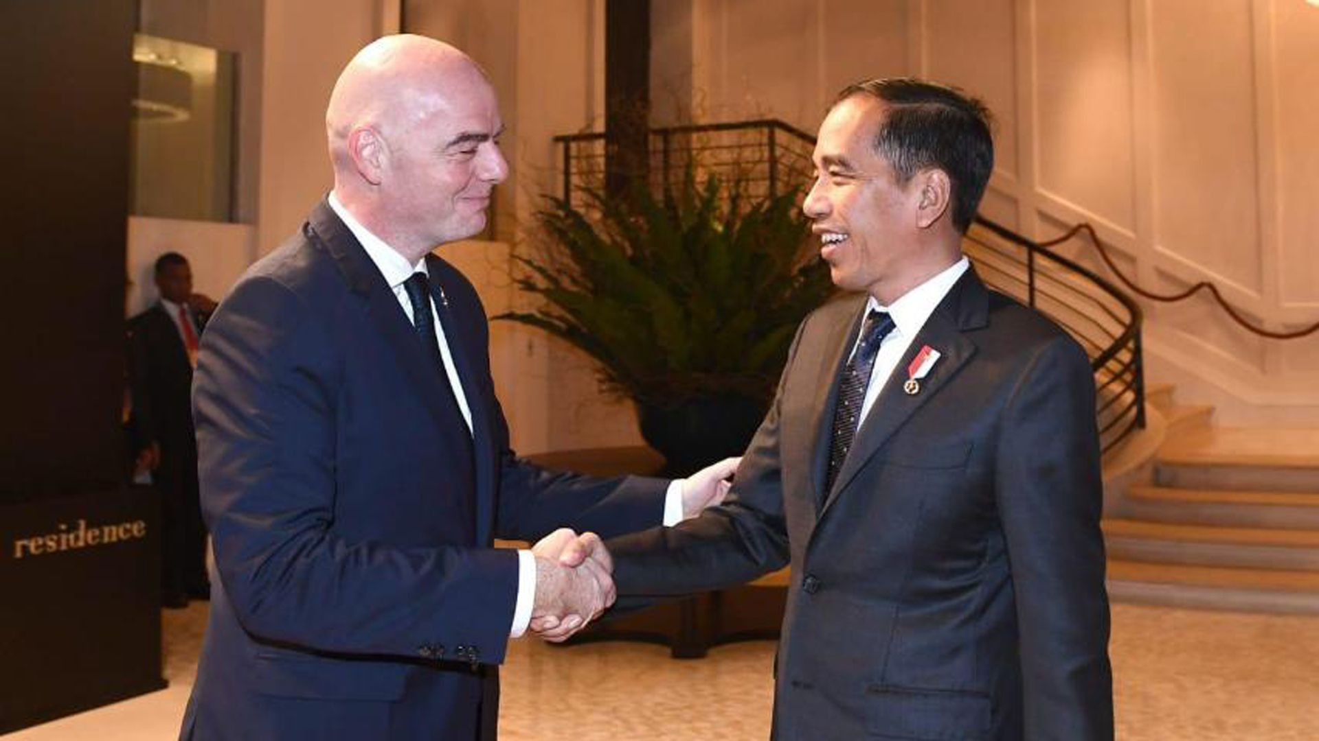 Presiden Joko Widodo dan Gianni Infantino