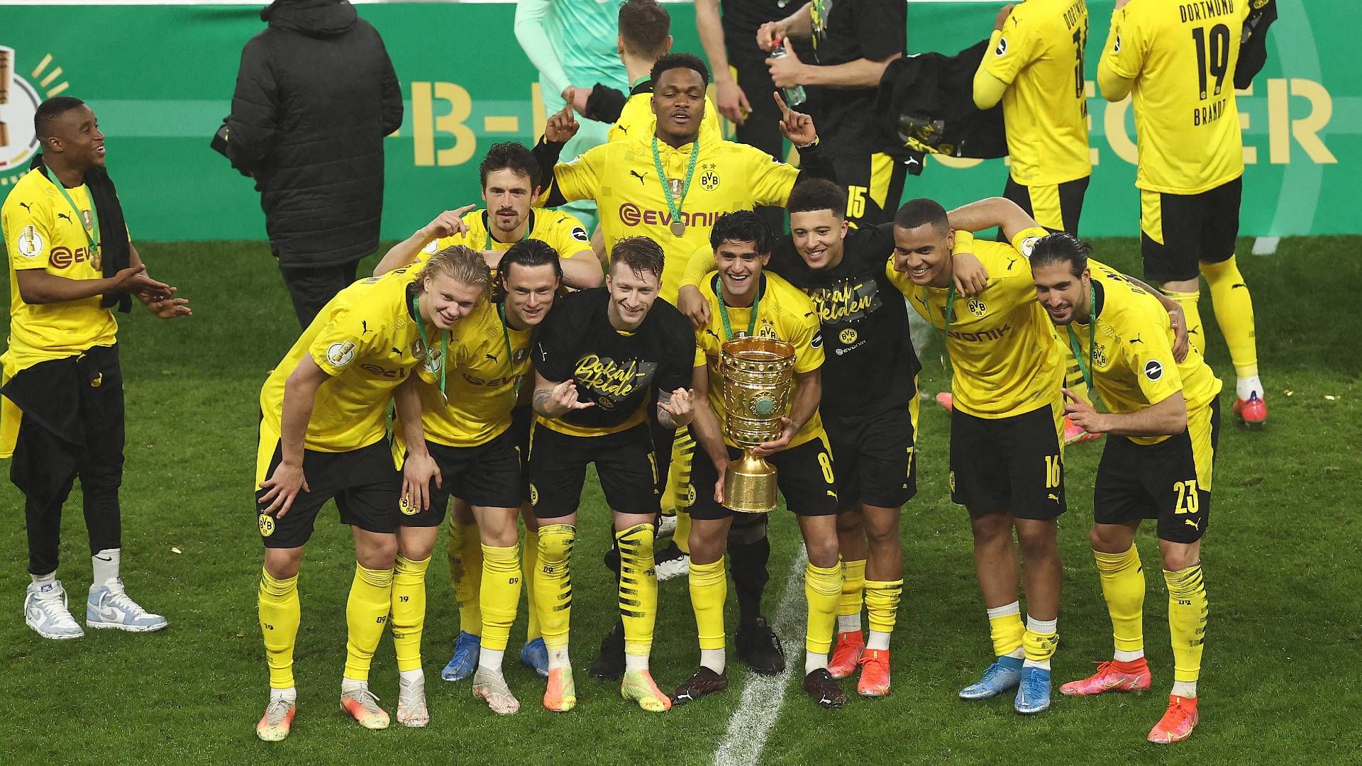 Borussia Dortmund BVB DFB-Pokal Finale Jubel Pokal