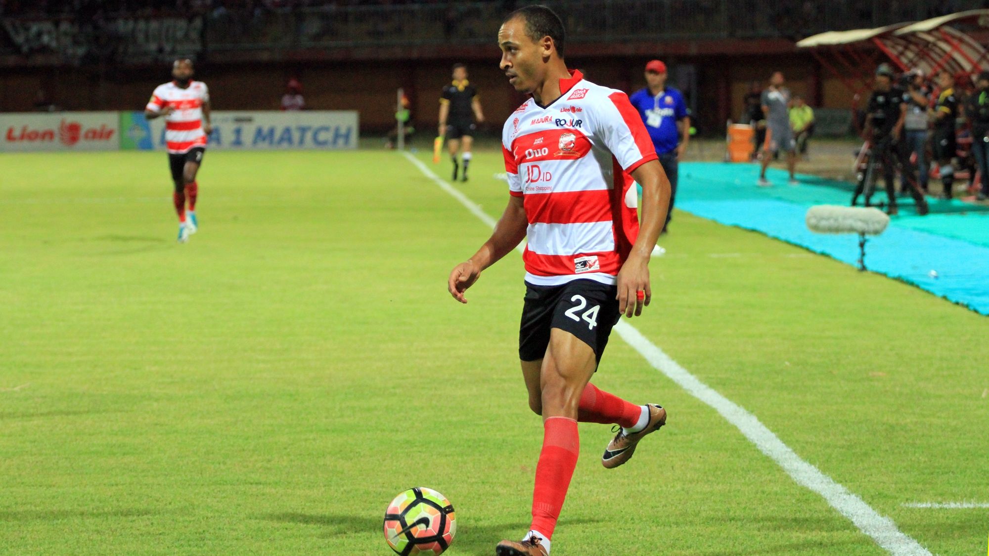 Peter Odemwingie - Madura United