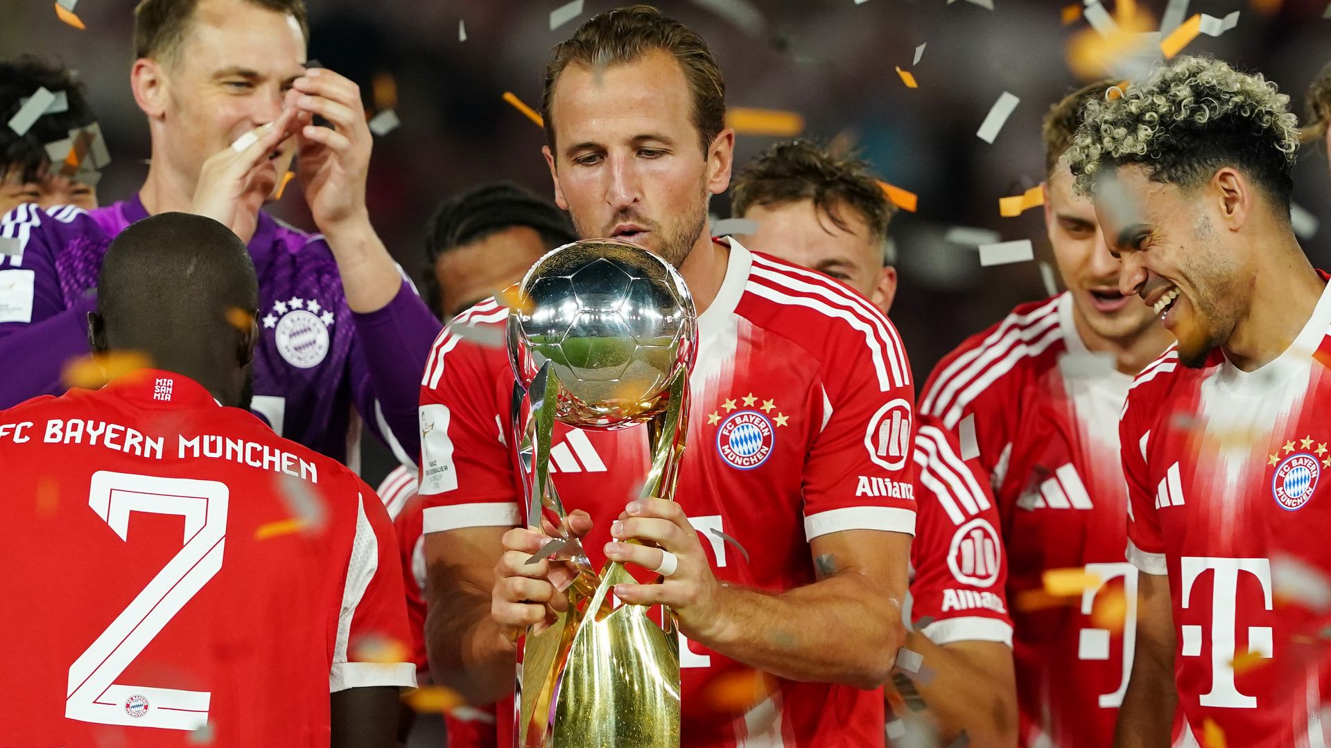 Harry Kane Super Cup trophy Bayern Munich 2025
