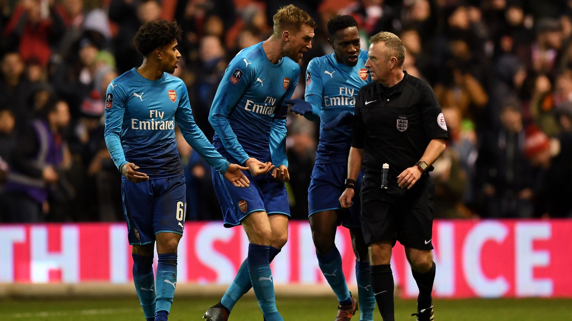 Arsenal Nottingham Mertesacker Welbeck Moss 07012018