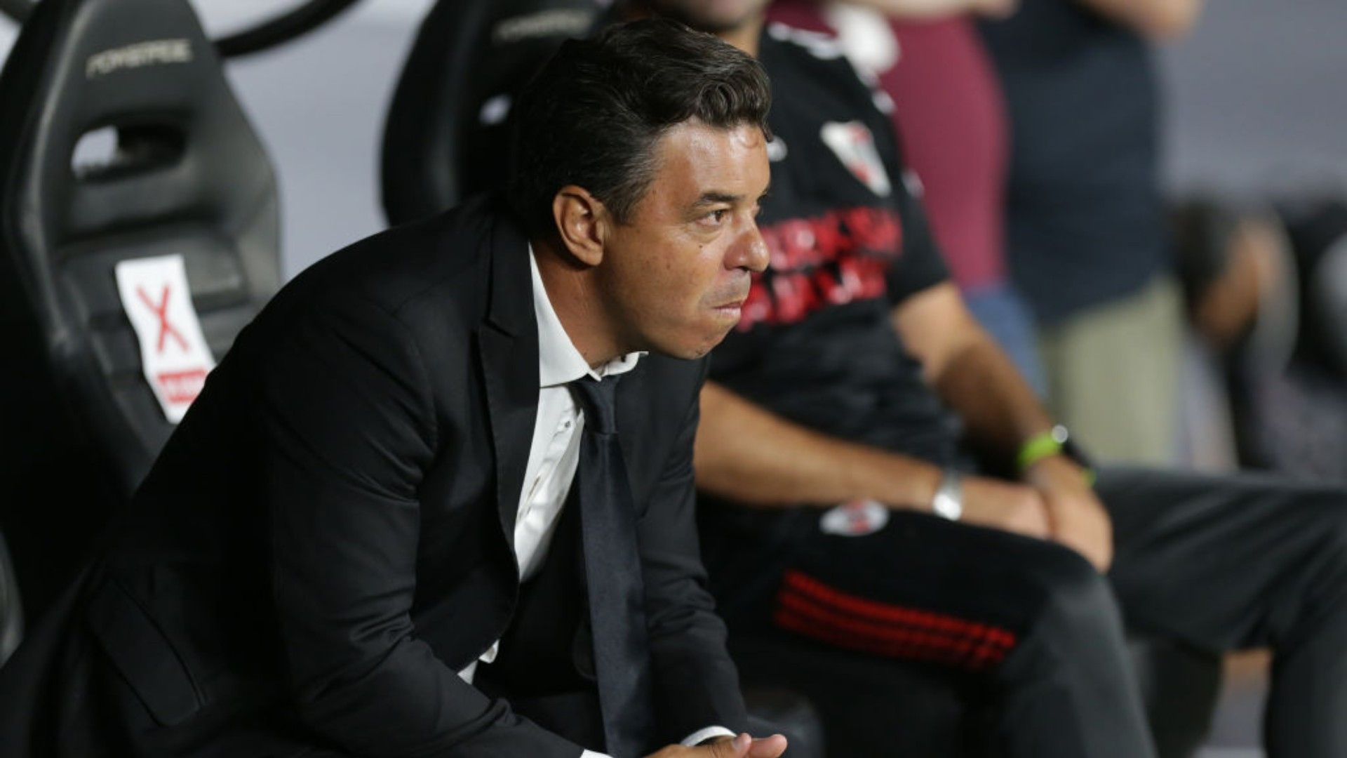 Marcelo Gallardo en el banquillo de river