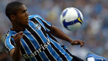 ONLY GERMANY Douglas Costa Gremio