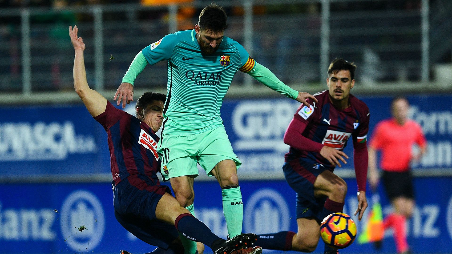 Lionel Messi Ander Capa Eibar Barcelona LaLiga 22012017