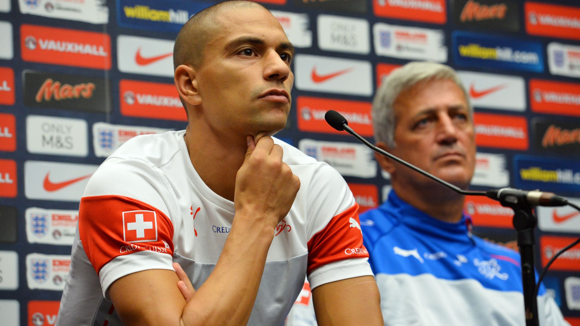 Gokhan Inler Vladimir Petkovic