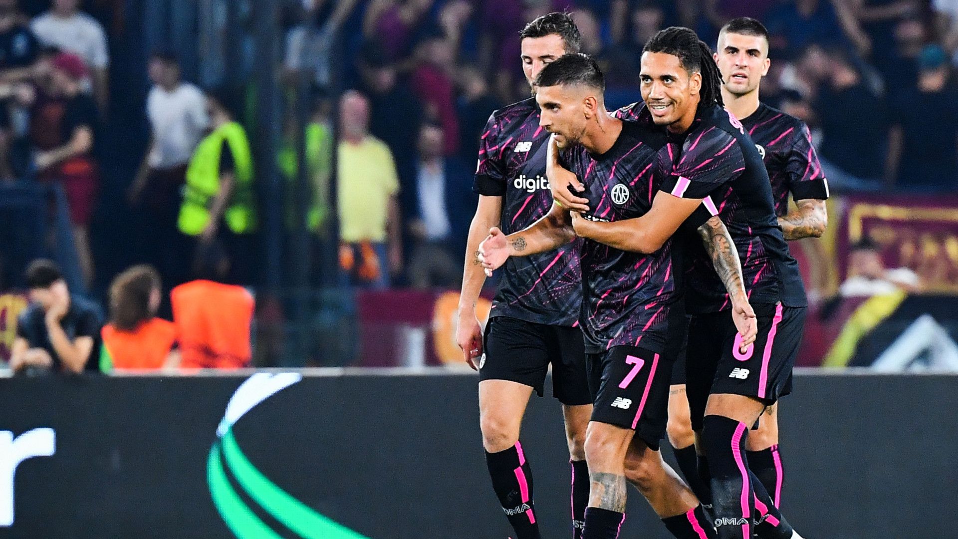 Pellegrini Smalling Celebration Roma Helsinki