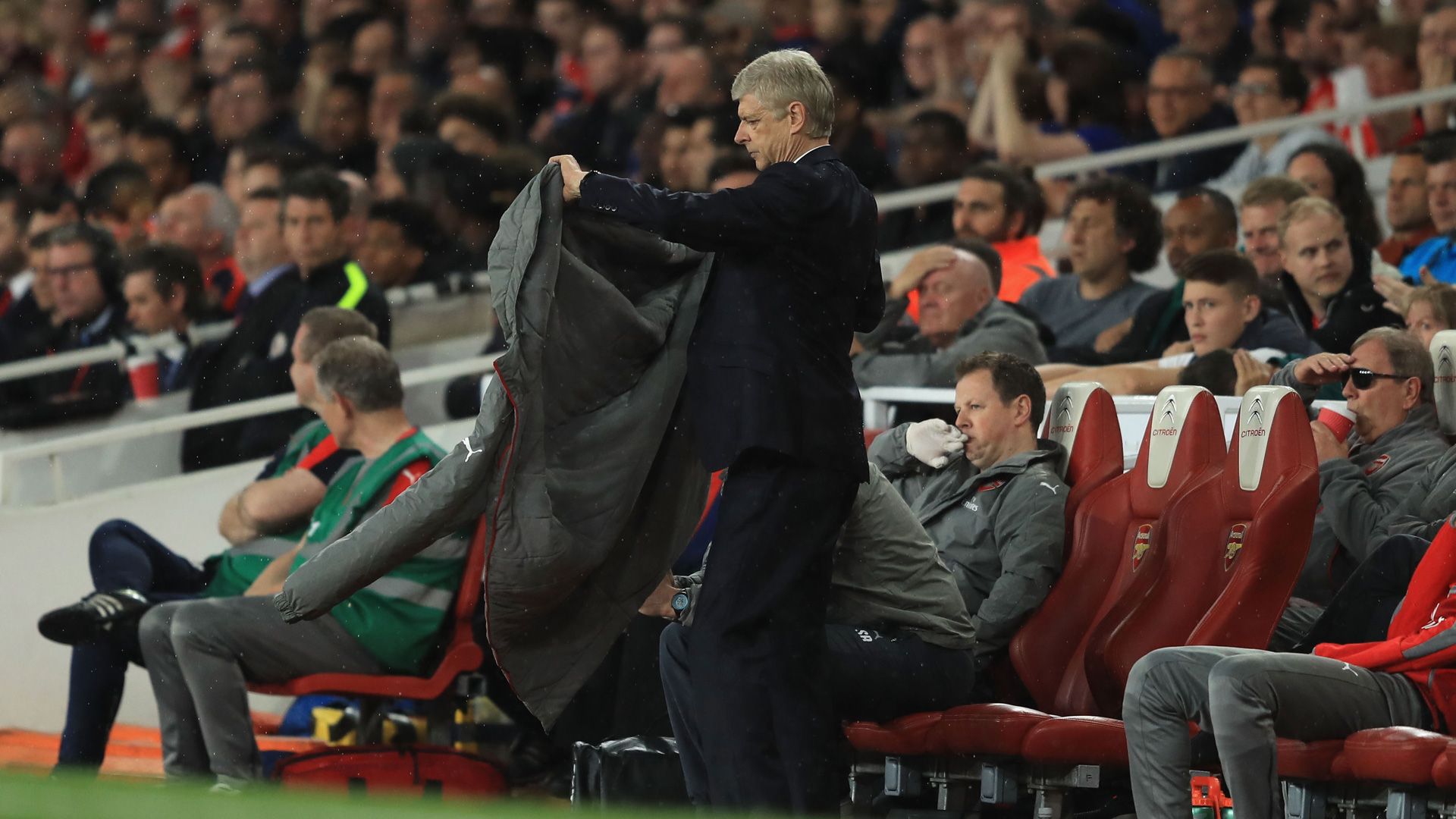 Arsene Wenger coat Arsenal