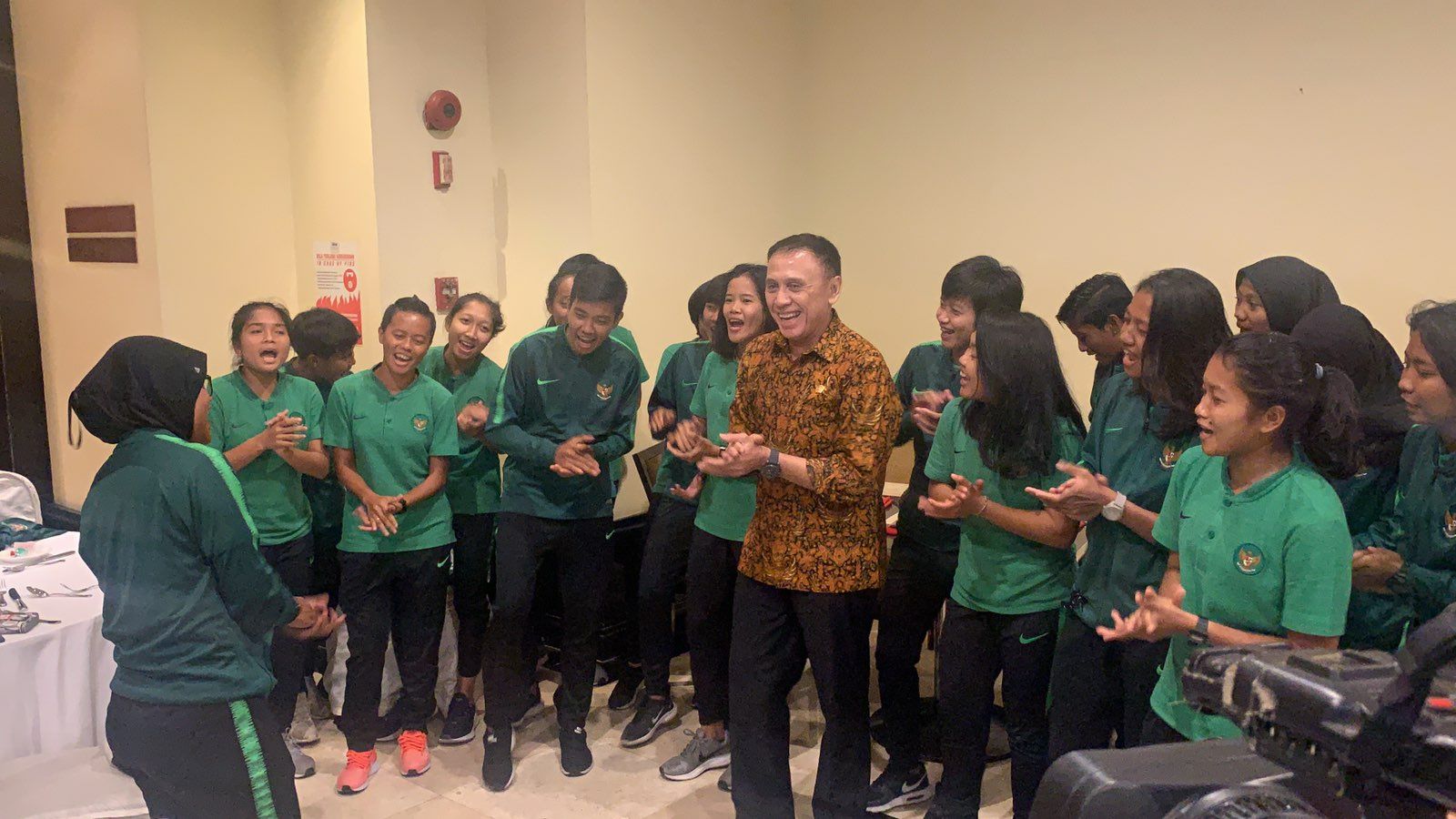 Timnas Wanita Indonesia & Mochamad Iriawan