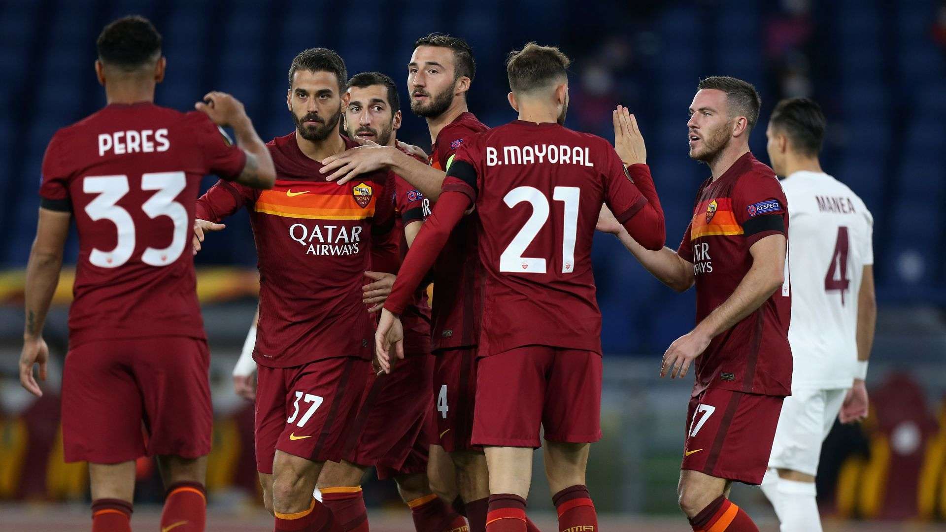 Roma players celebrating Roma Cluj UEFA Europa League