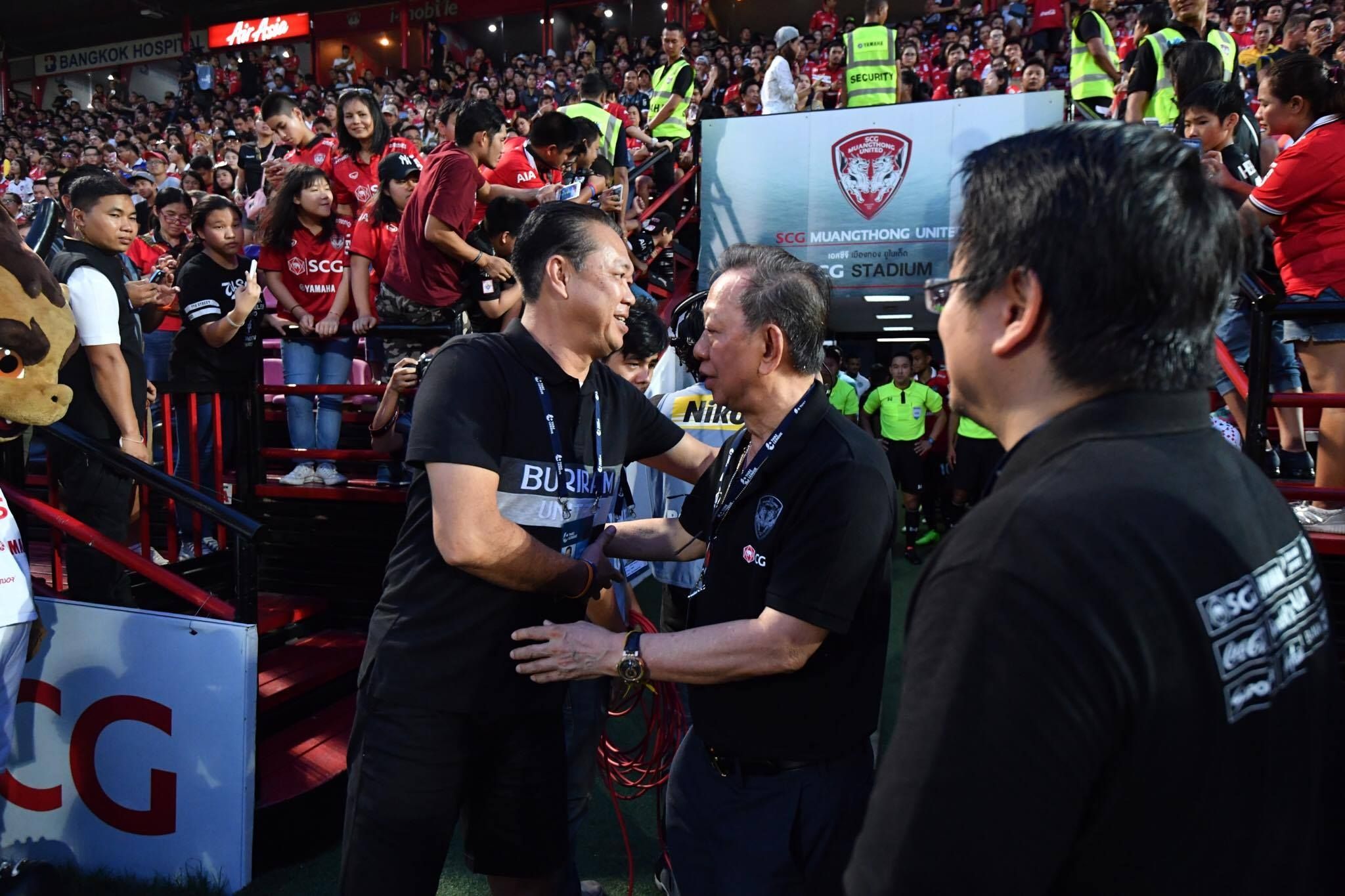 IN PICTURES: สีสันซูเปอร์บิ๊กแมตช์ "เมืองทอง-บุรีรัมย์"