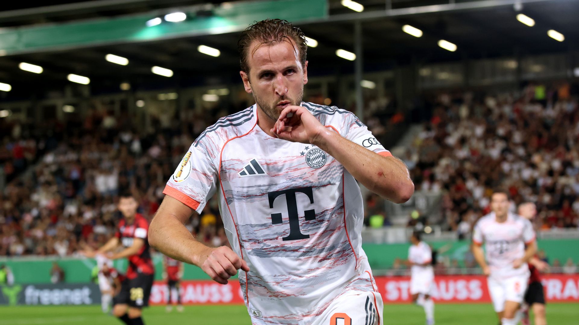 Harry Kane of Bayern Munich celebrates scoring his team's third goal