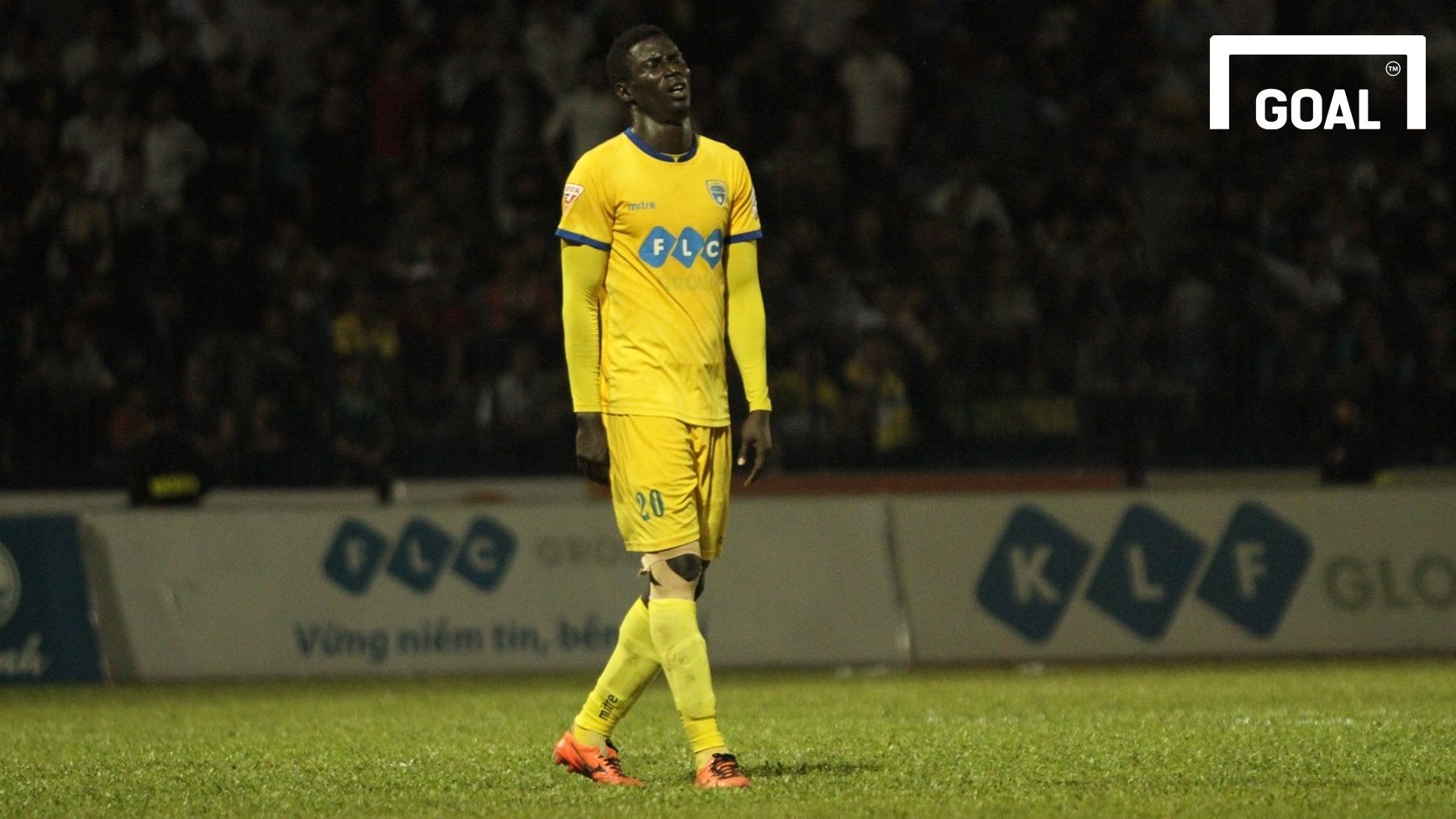 Cầu thủ FLC Thanh Hóa buồn rầu