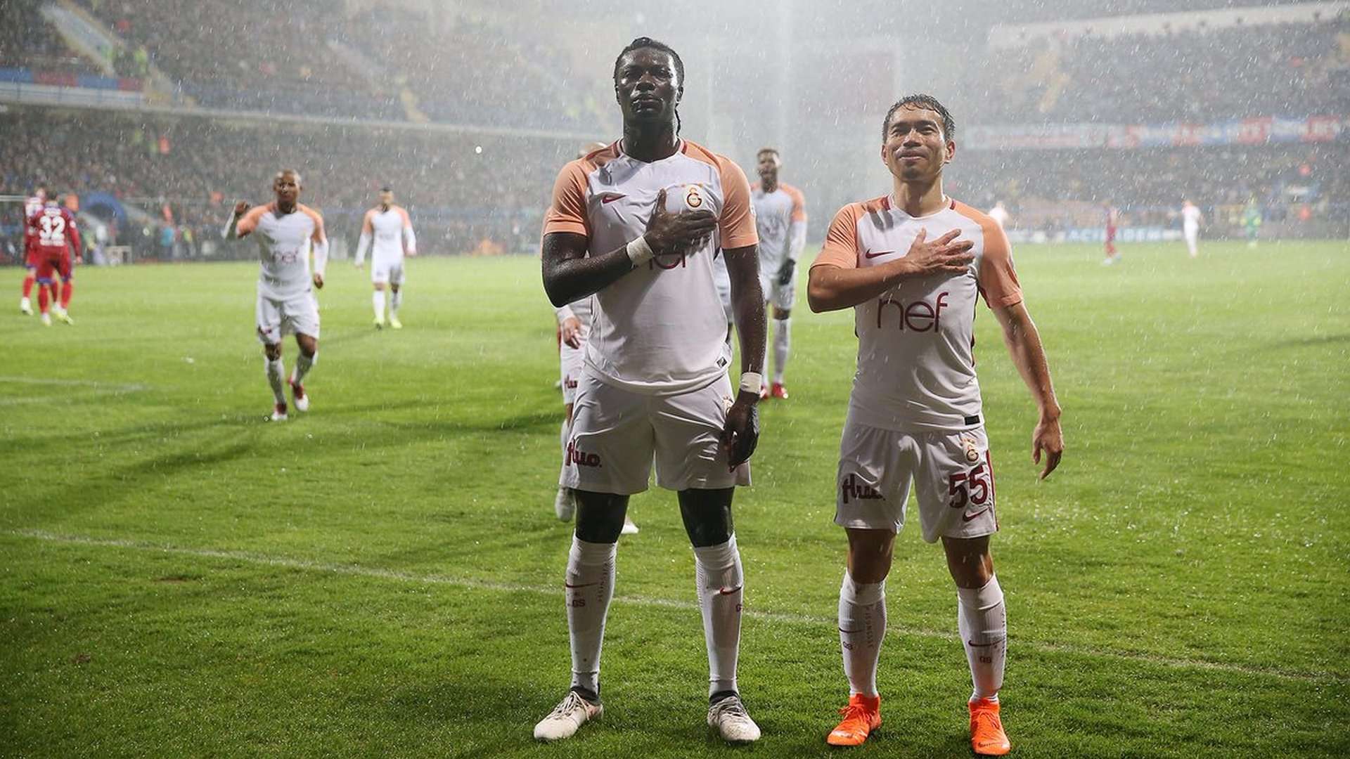 Bafetimbi Gomis Garry Rodrigues Galatasaray celebration 332018