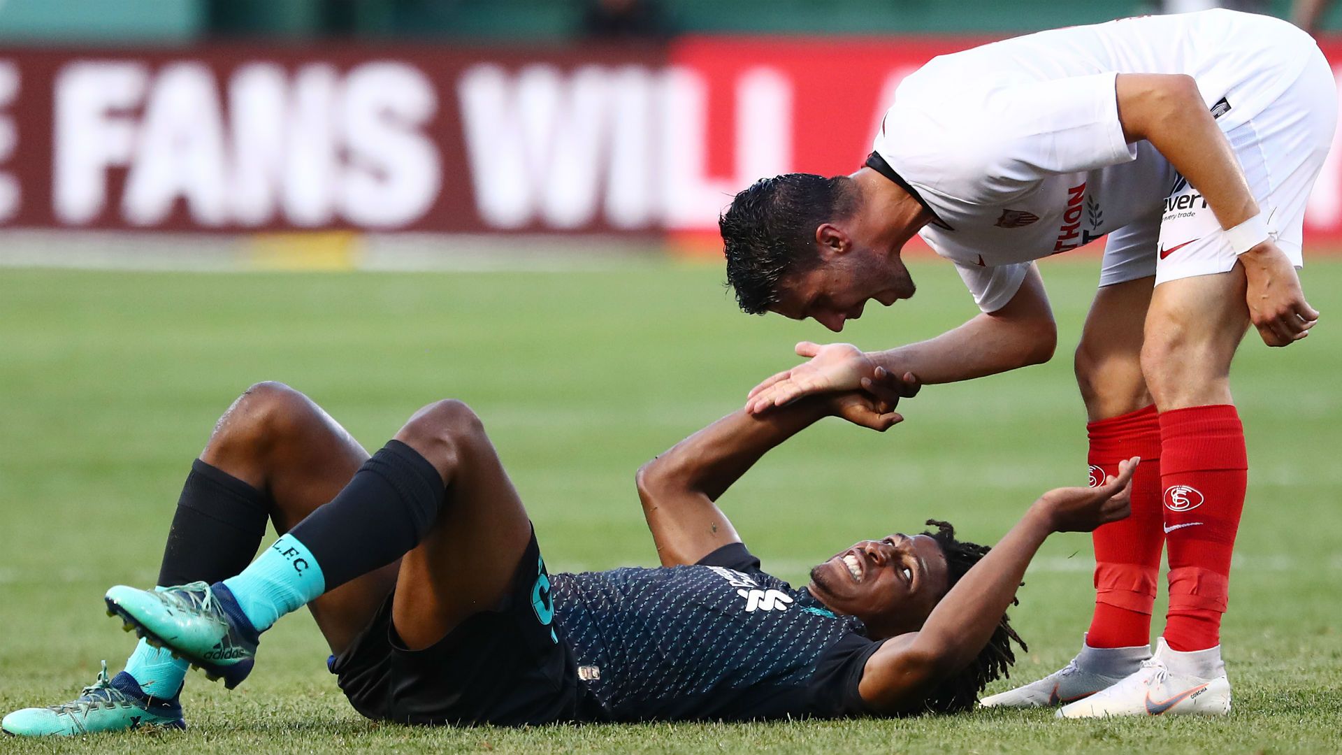 Yasser Larouci Mathieu Corchia Liverpool Sevilla