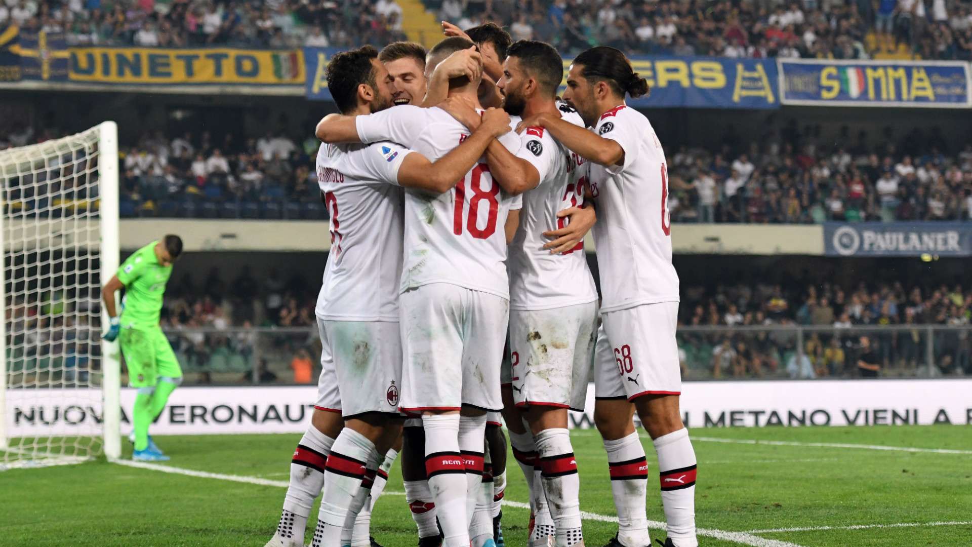 Milan celebrating Verona Serie A