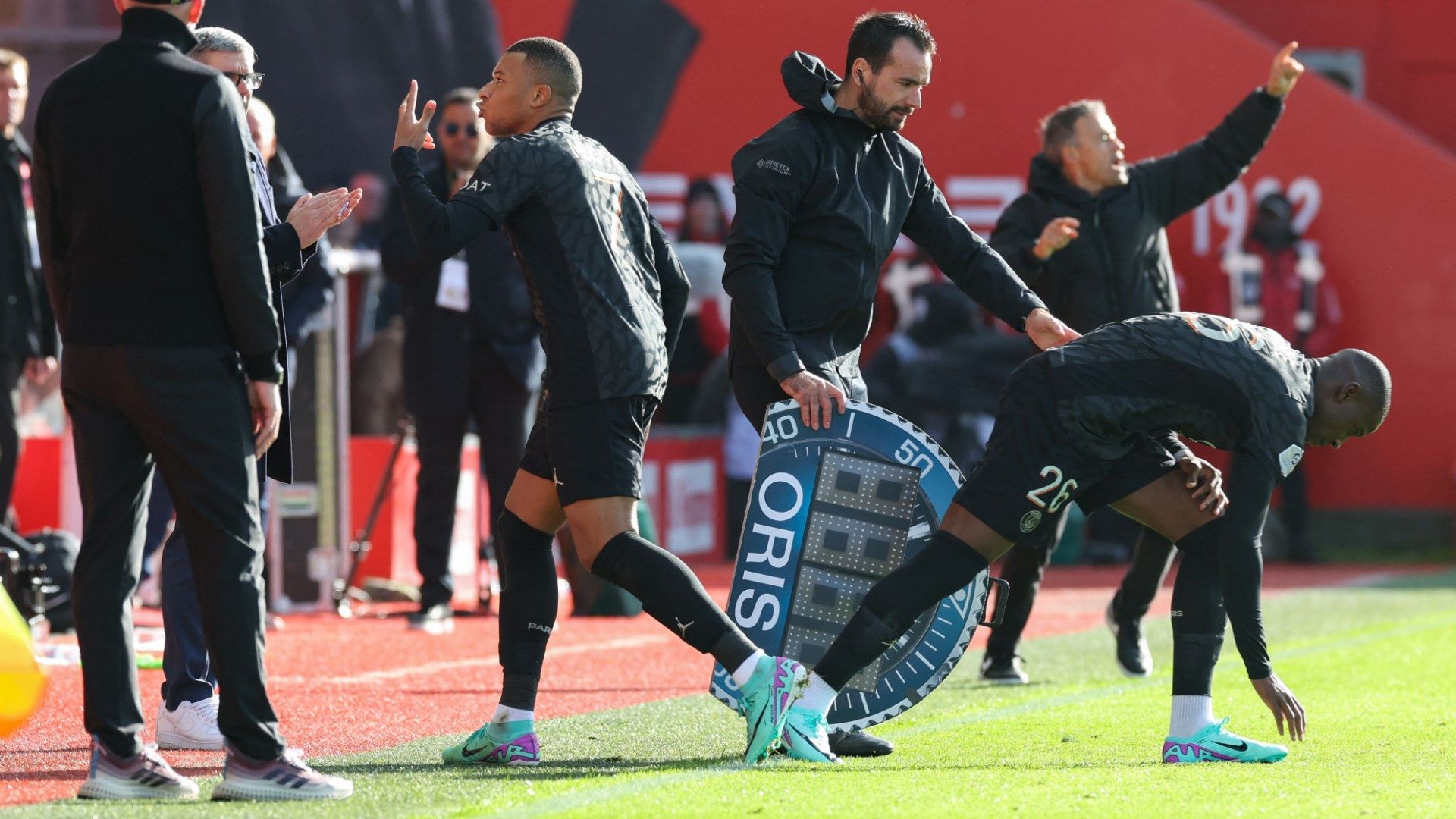 Mbappe gesture PSG Brest