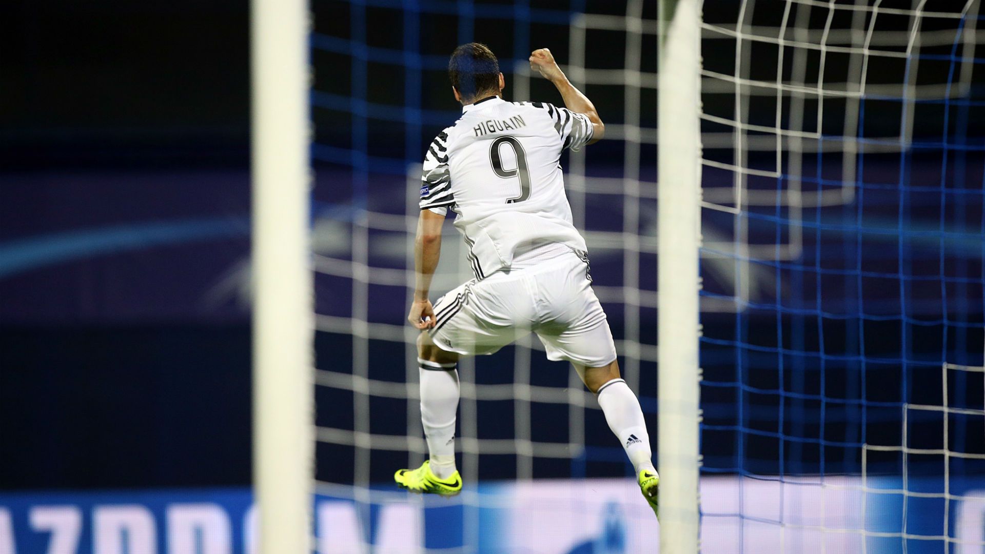 gonzalo higuain - dinamo juventus - champions league - 27092016