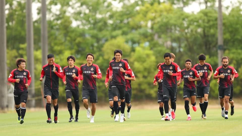 นาโงยา แกรมปัส