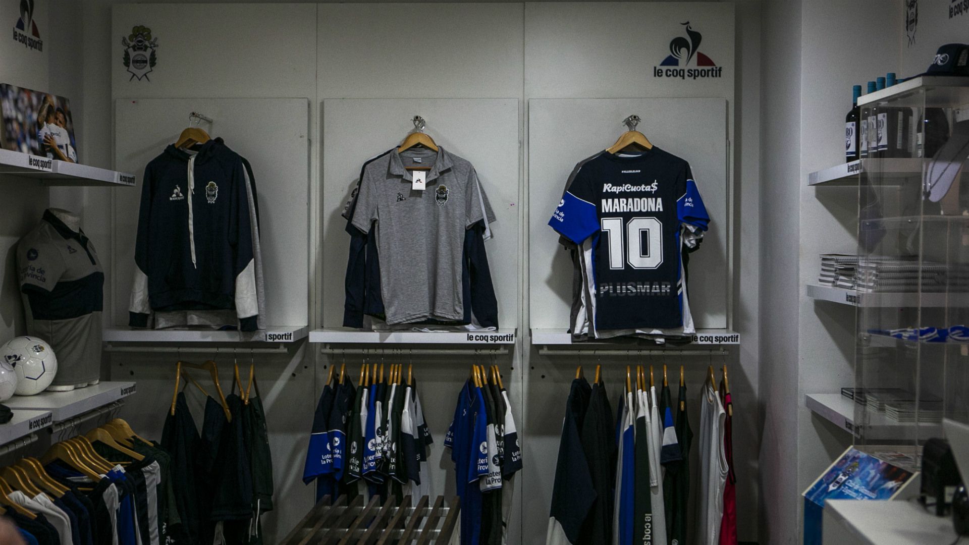 camiseta Maradona Gimnasia La Plata 06092019