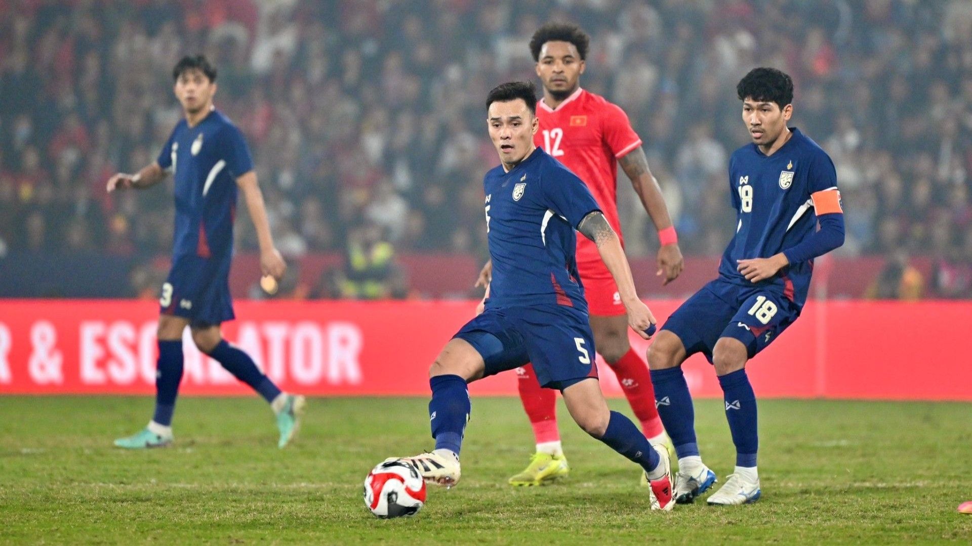 Chalermsak Aukkee & Weerathep Pomphun - Vietnam vs Thailand AFF Cup 2024 02012025