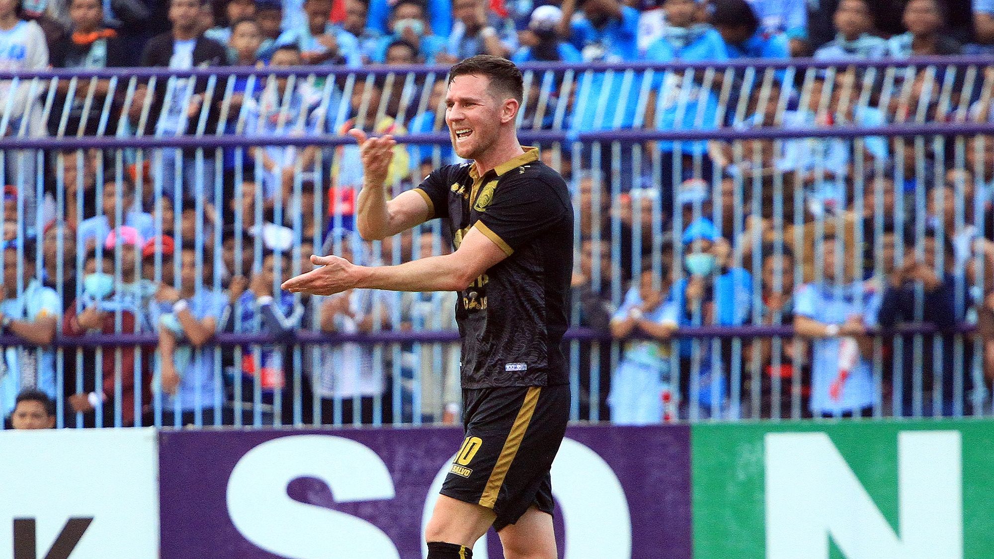 Shane Smeltz - Pusamania Borneo