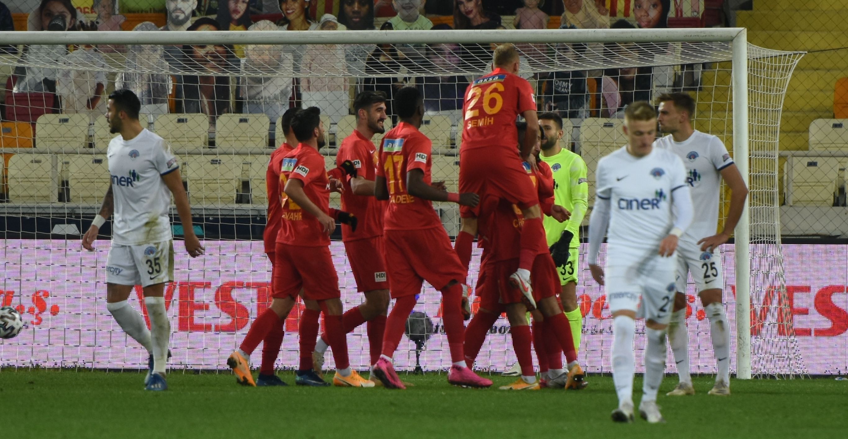 Yeni Malatyaspor Goal Celebration vs. Kasimpasa 12/19/20