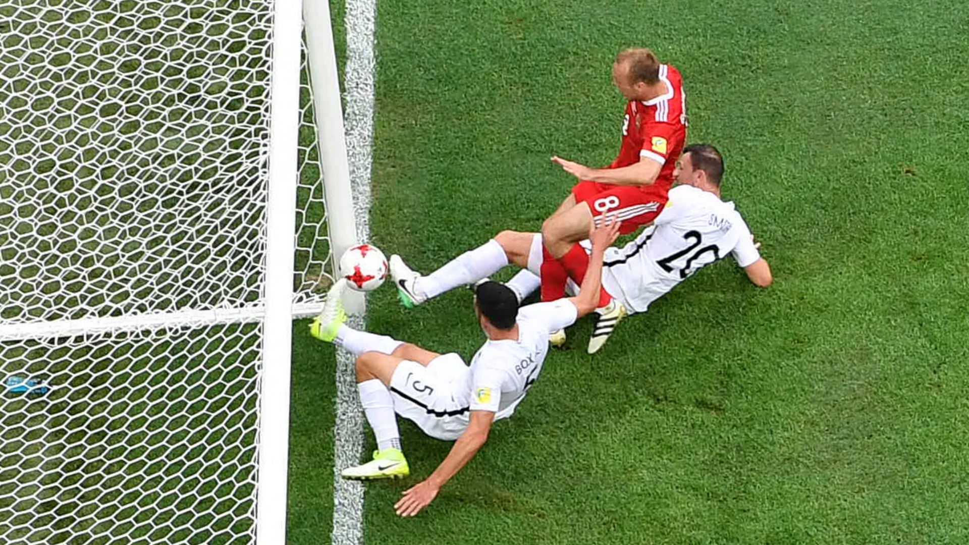 Denis Glushakov Russia New Zealand Confederations Cup