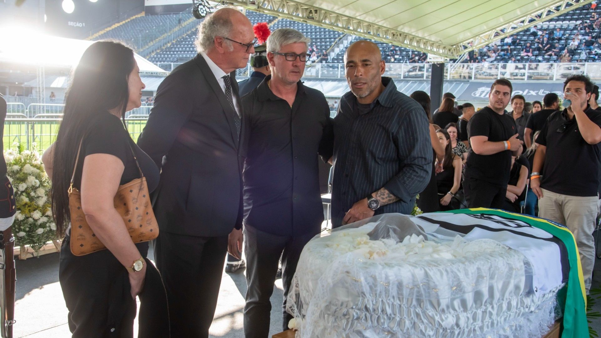 Paulo Roberto Falcão e Odair Hellmann enterro Pelé 03 01 2023
