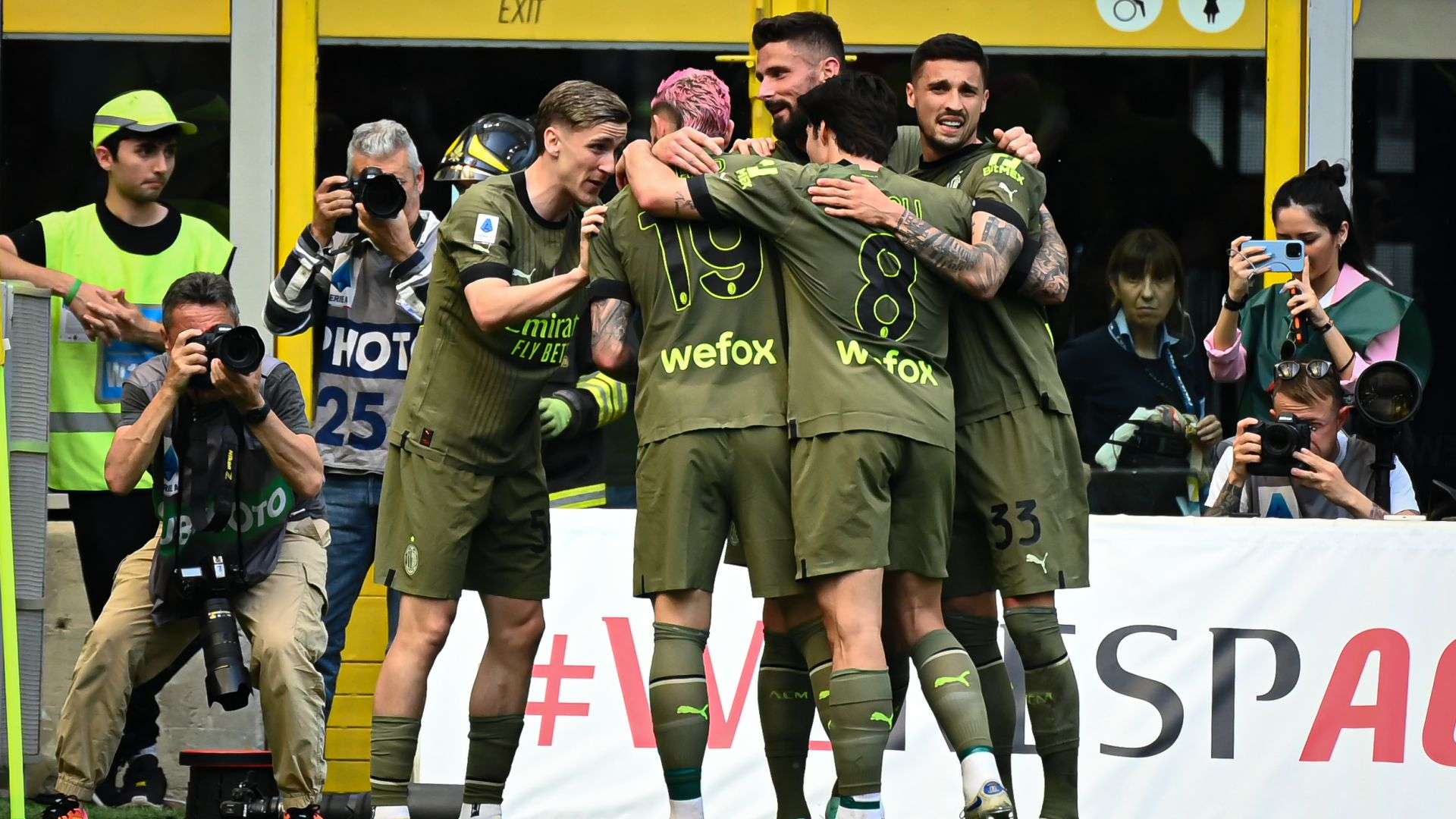 Milan players celebrating Milan Lazio Serie A