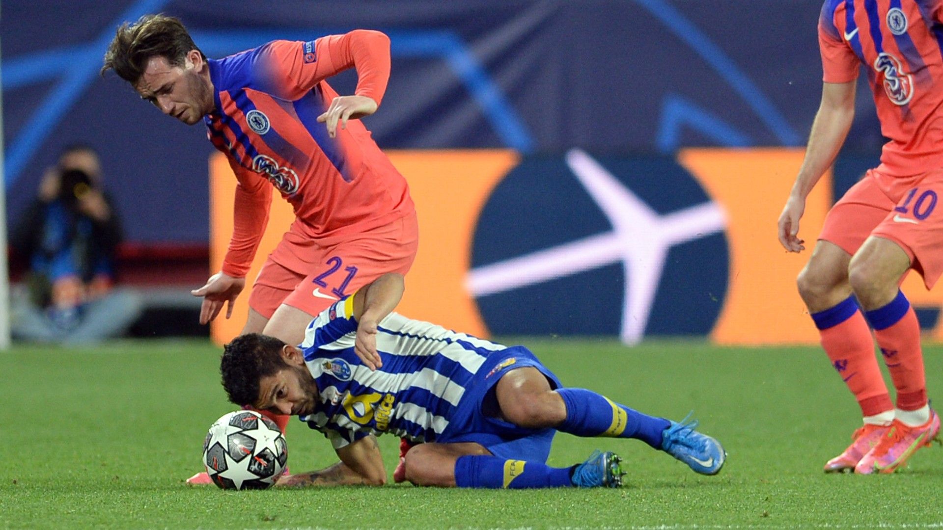 Tecatito Corona Chelsea Porto 070421