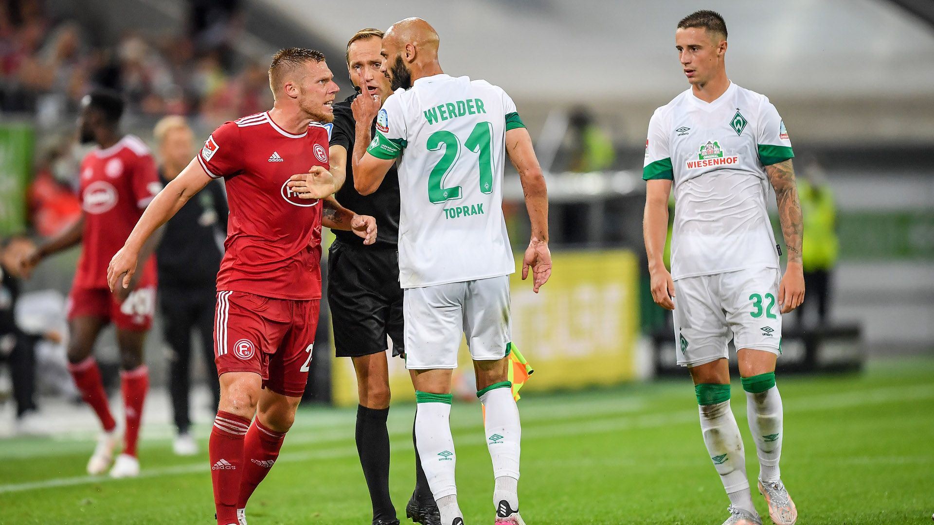 Rouwen Hennings Ömer Toprak