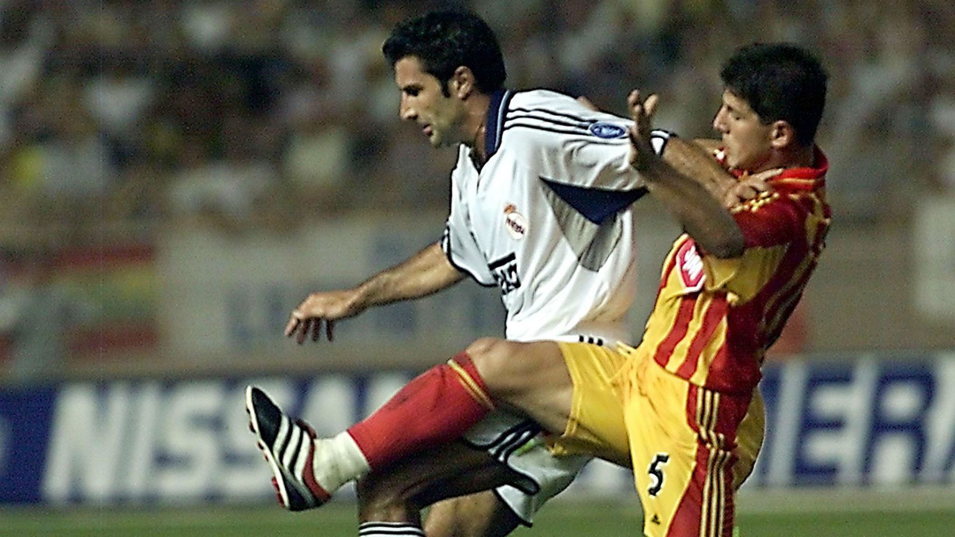 Luis Figo Emre Belözoglu Galatasaray Real Madrid 2000