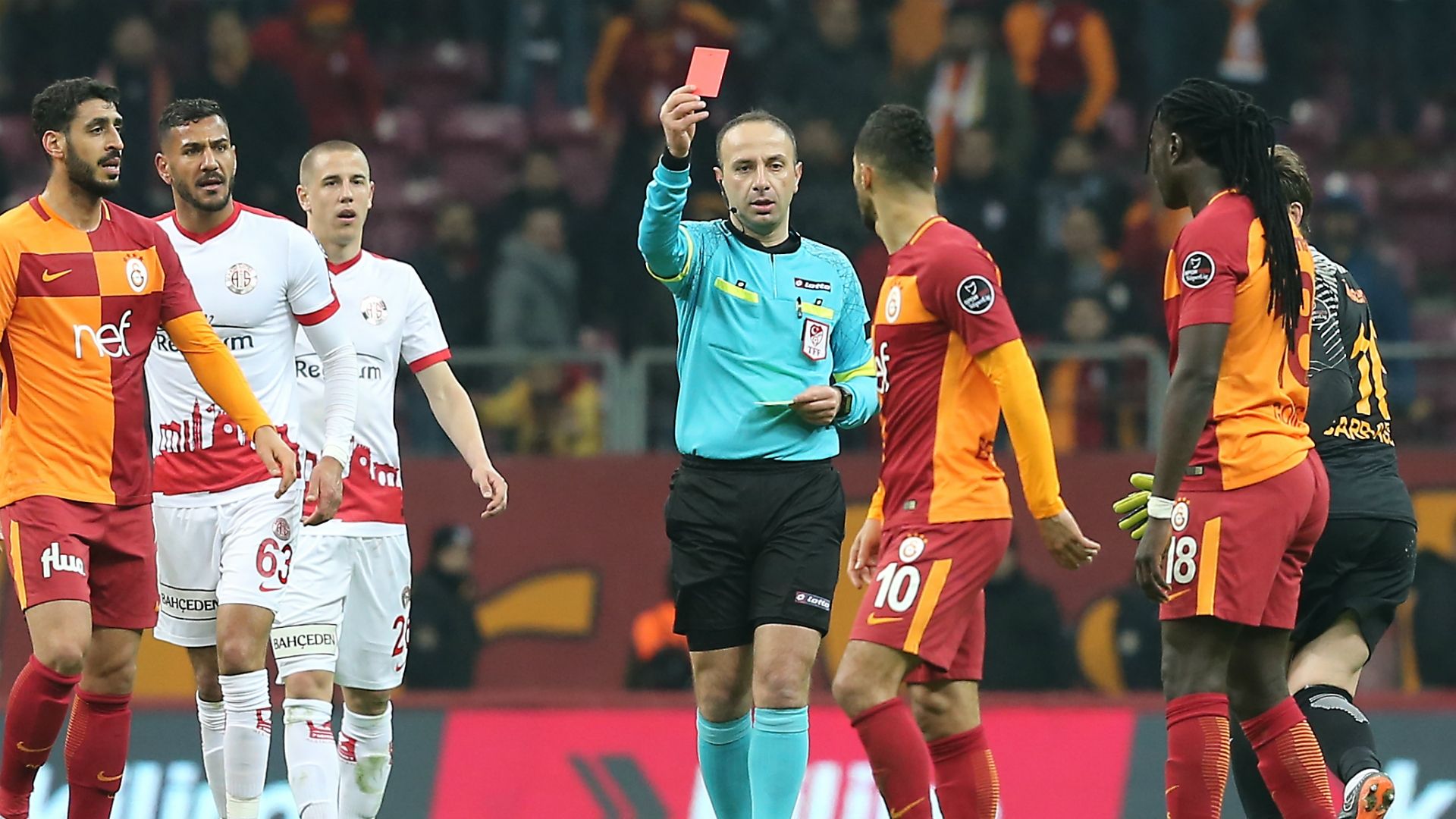 Younes Belhanda Baris Simsek Galatasaray Antalyaspor 02122018