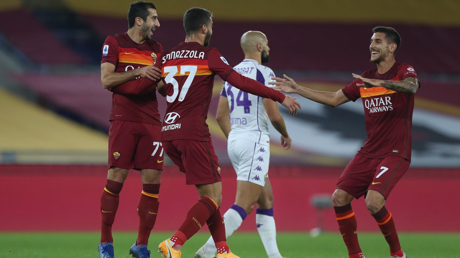 Roma celebrates goal against Fiorentina