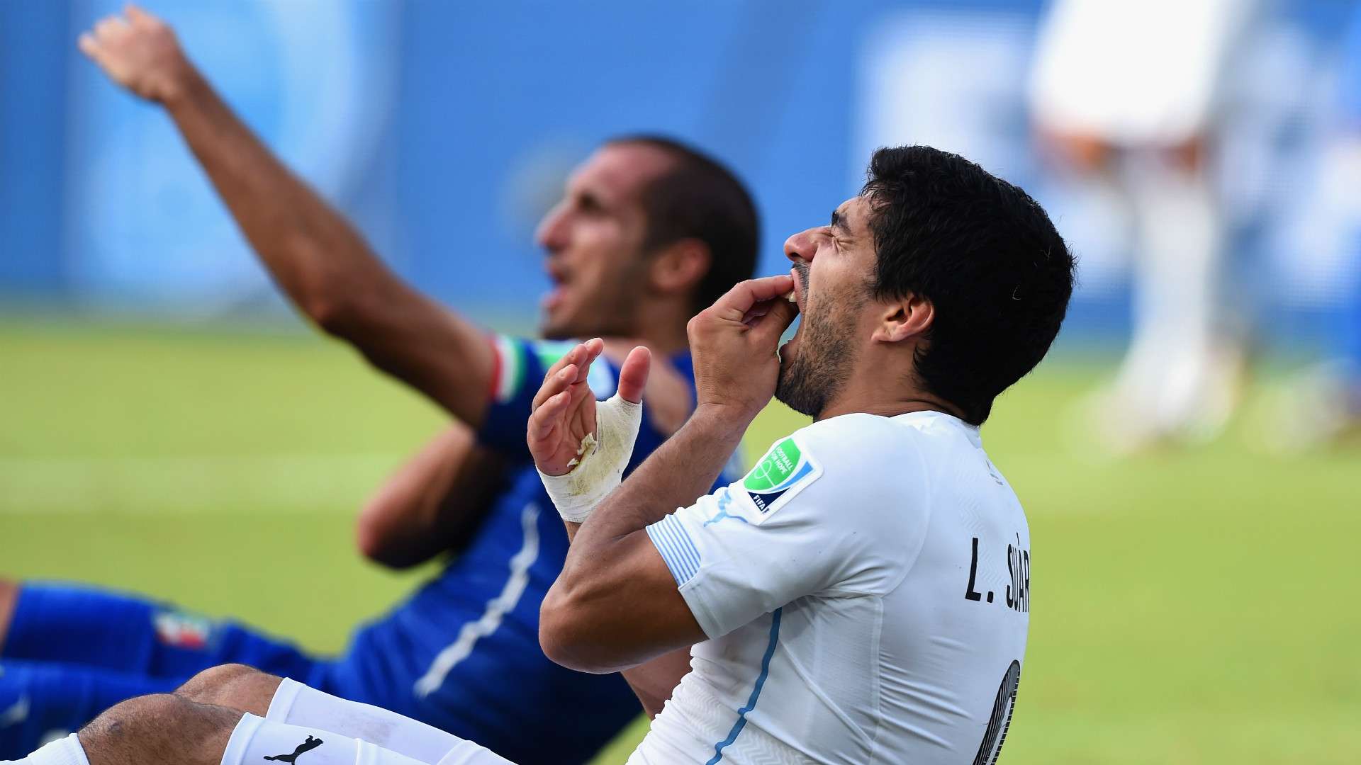 Giorgio Chiellini Luis Suarez Italy Uruguay FIFA World Cup Brazil Group D 24062014