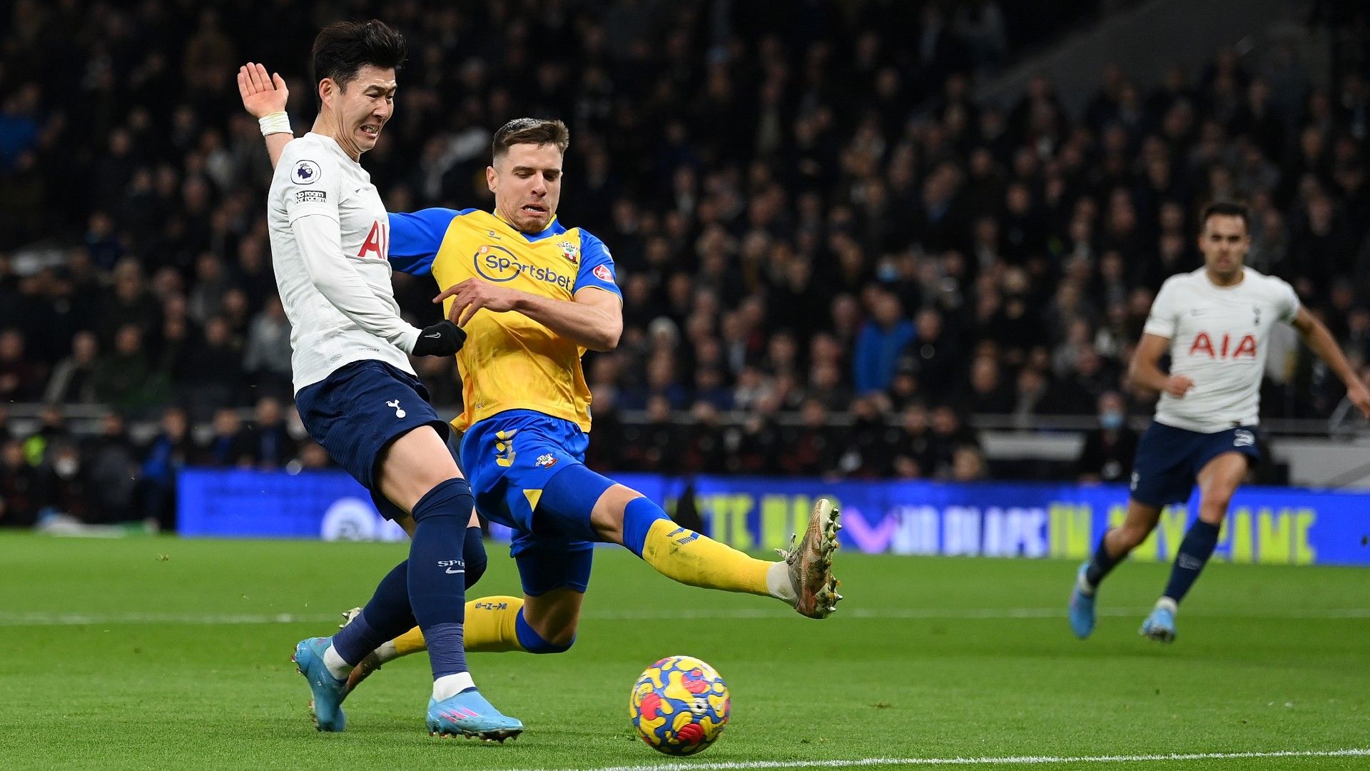 Son Bednarek Spurs Southampton 2022